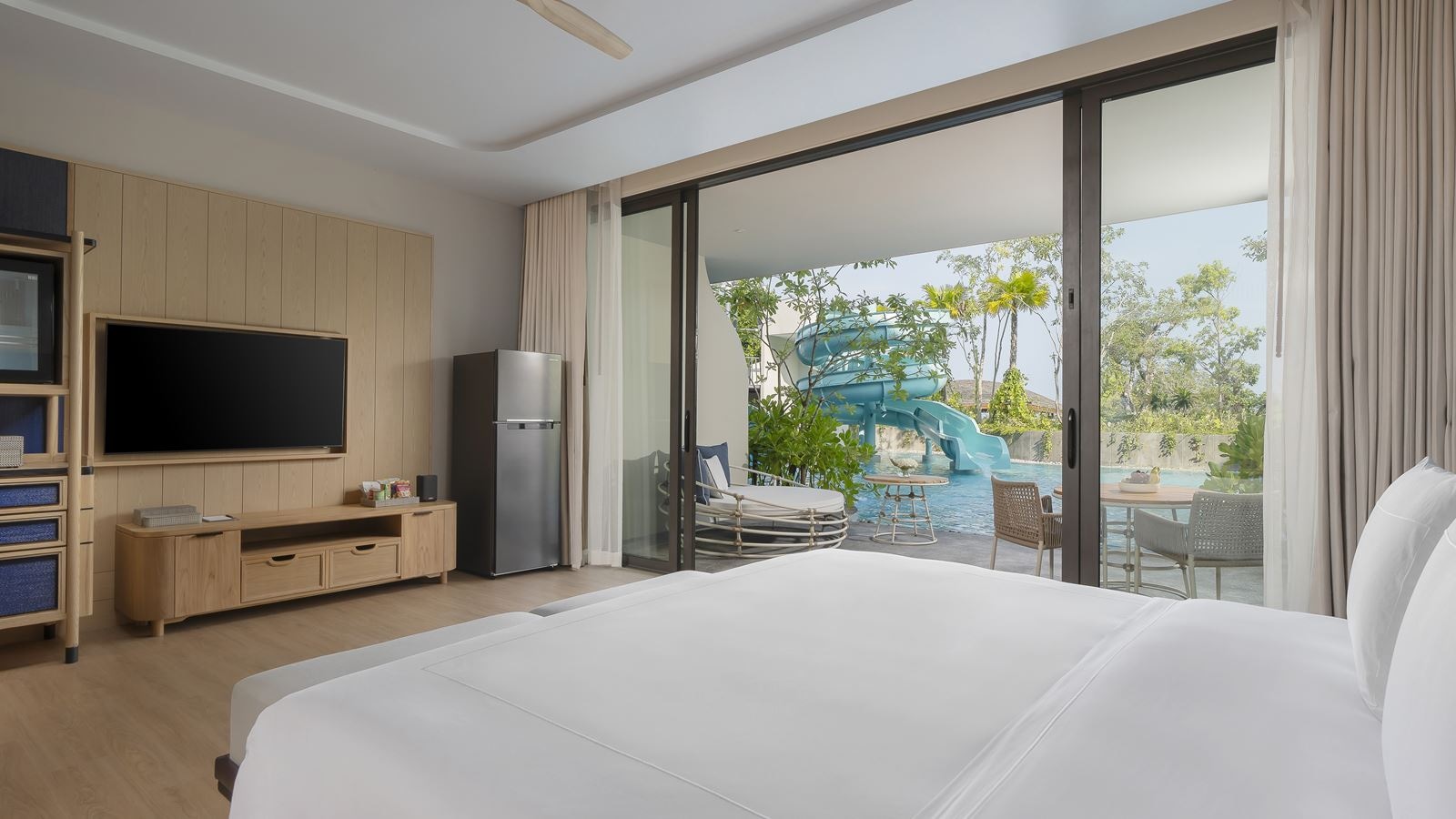 rooms-family-suite-pool-access