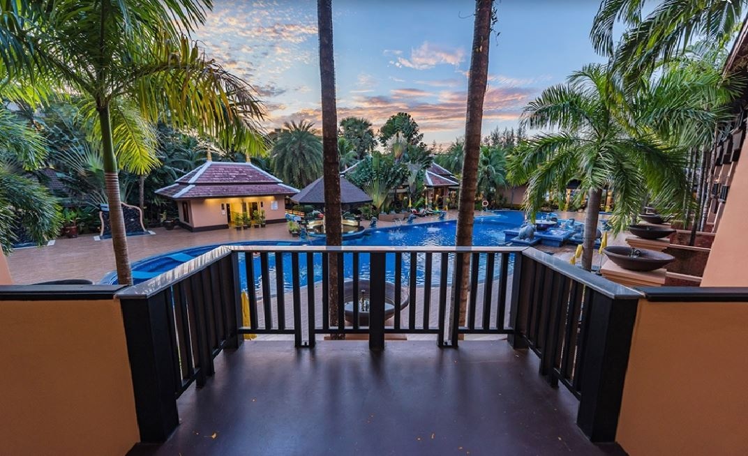 rooms-pool-view