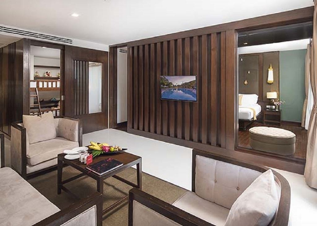 rooms-family-suite-pool-view