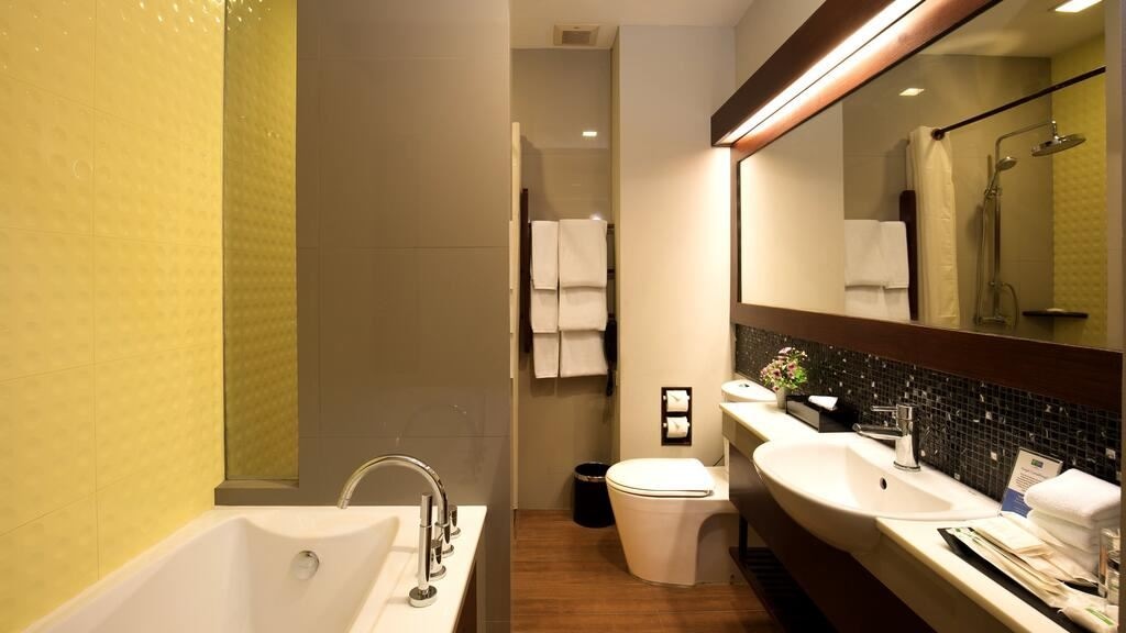 rooms-leisure-pool-view-room