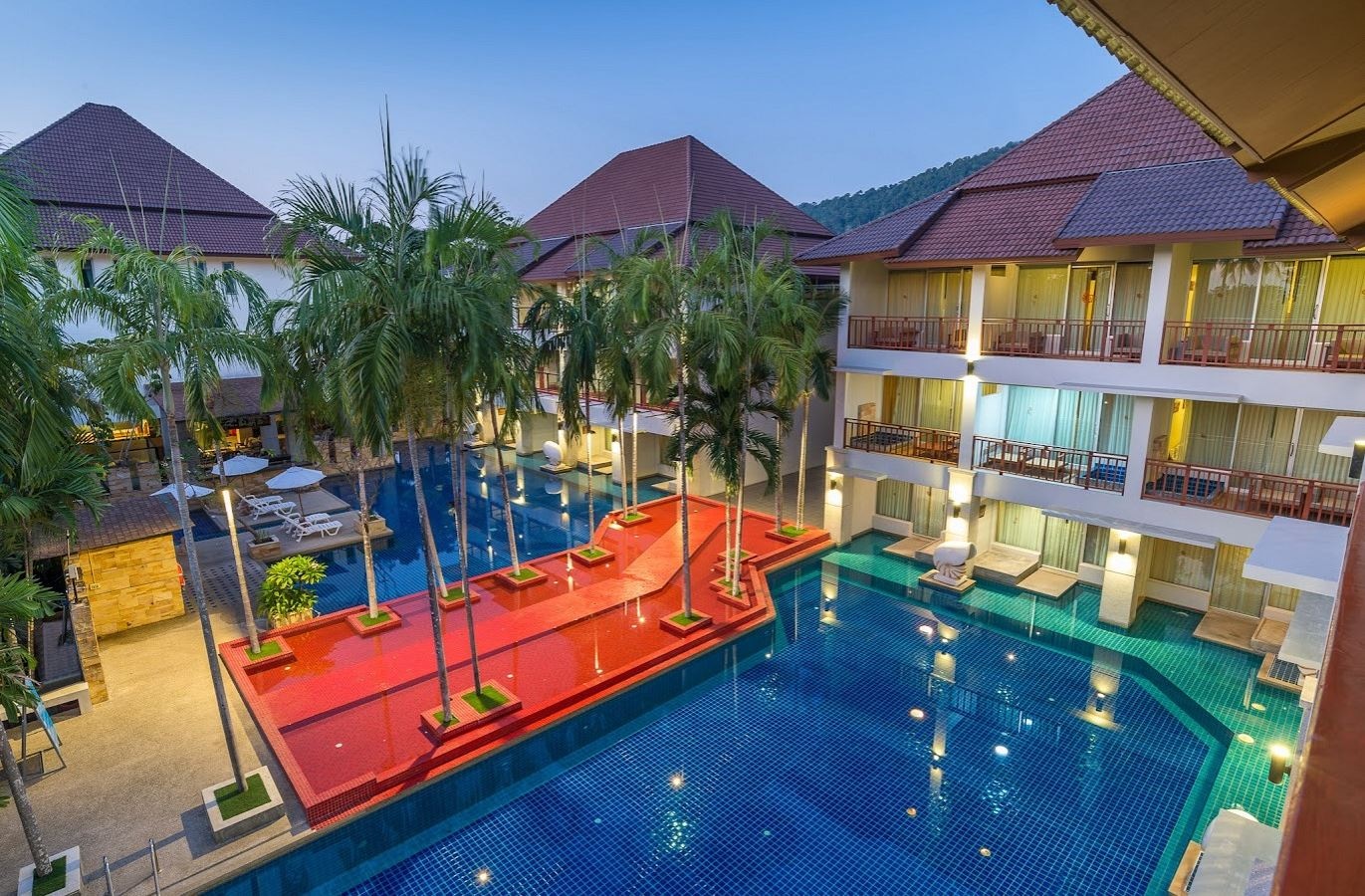 rooms-deluxe-balcony