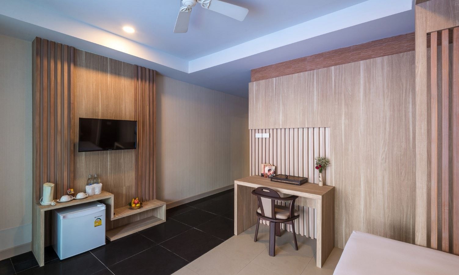 rooms-deluxe-balcony