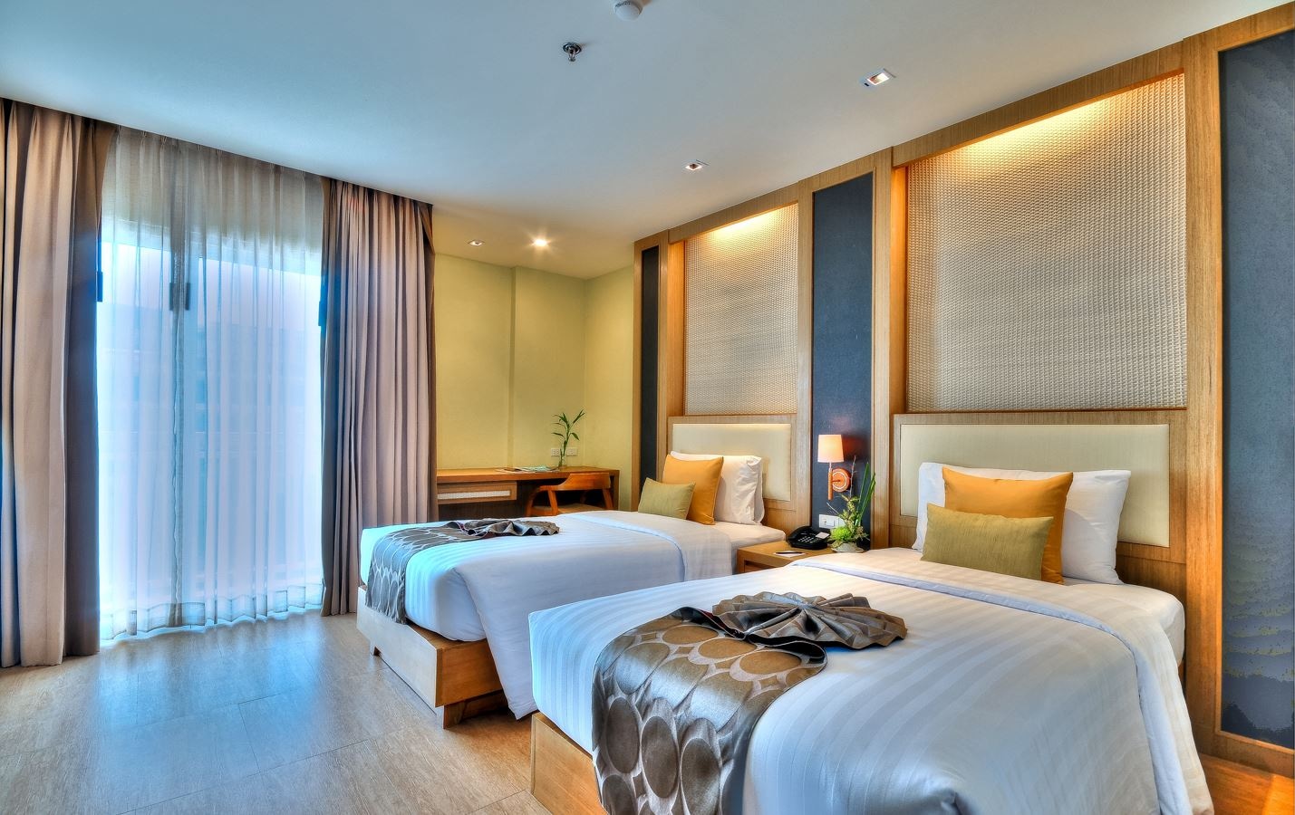 rooms-deluxe-city-view