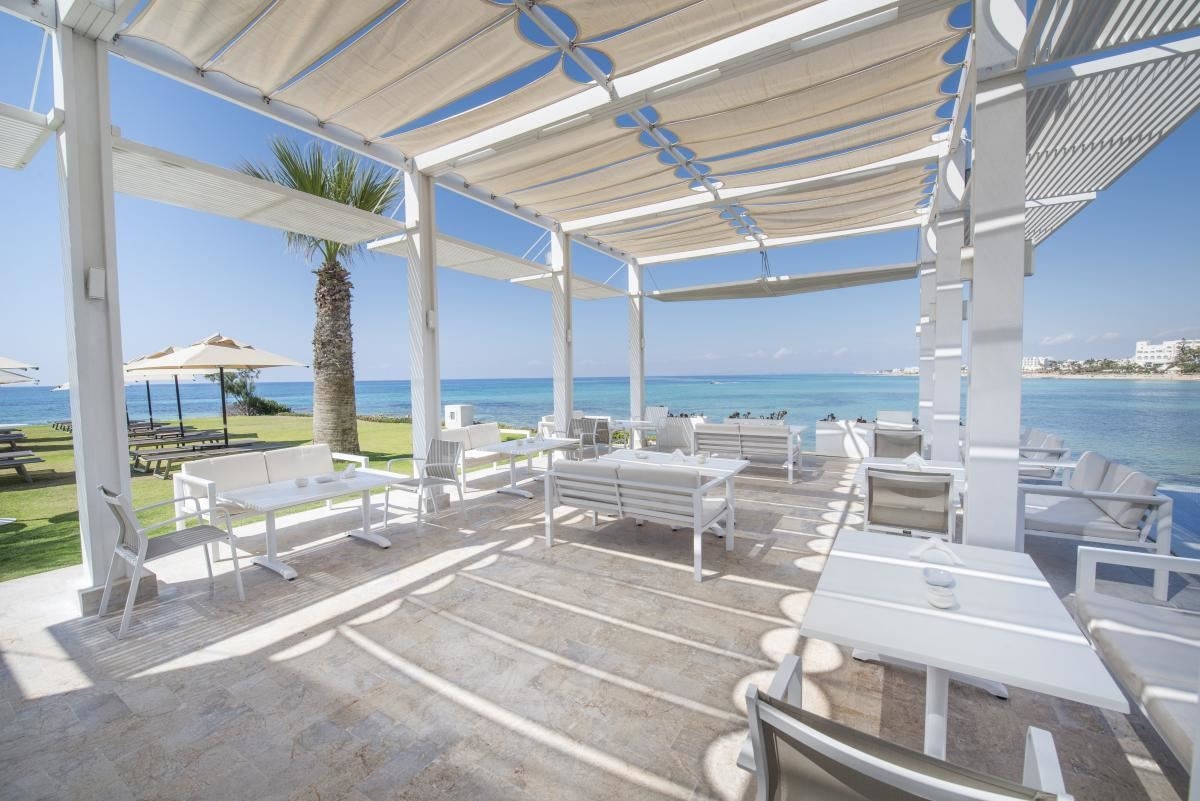 bars-poolside-snack-bar