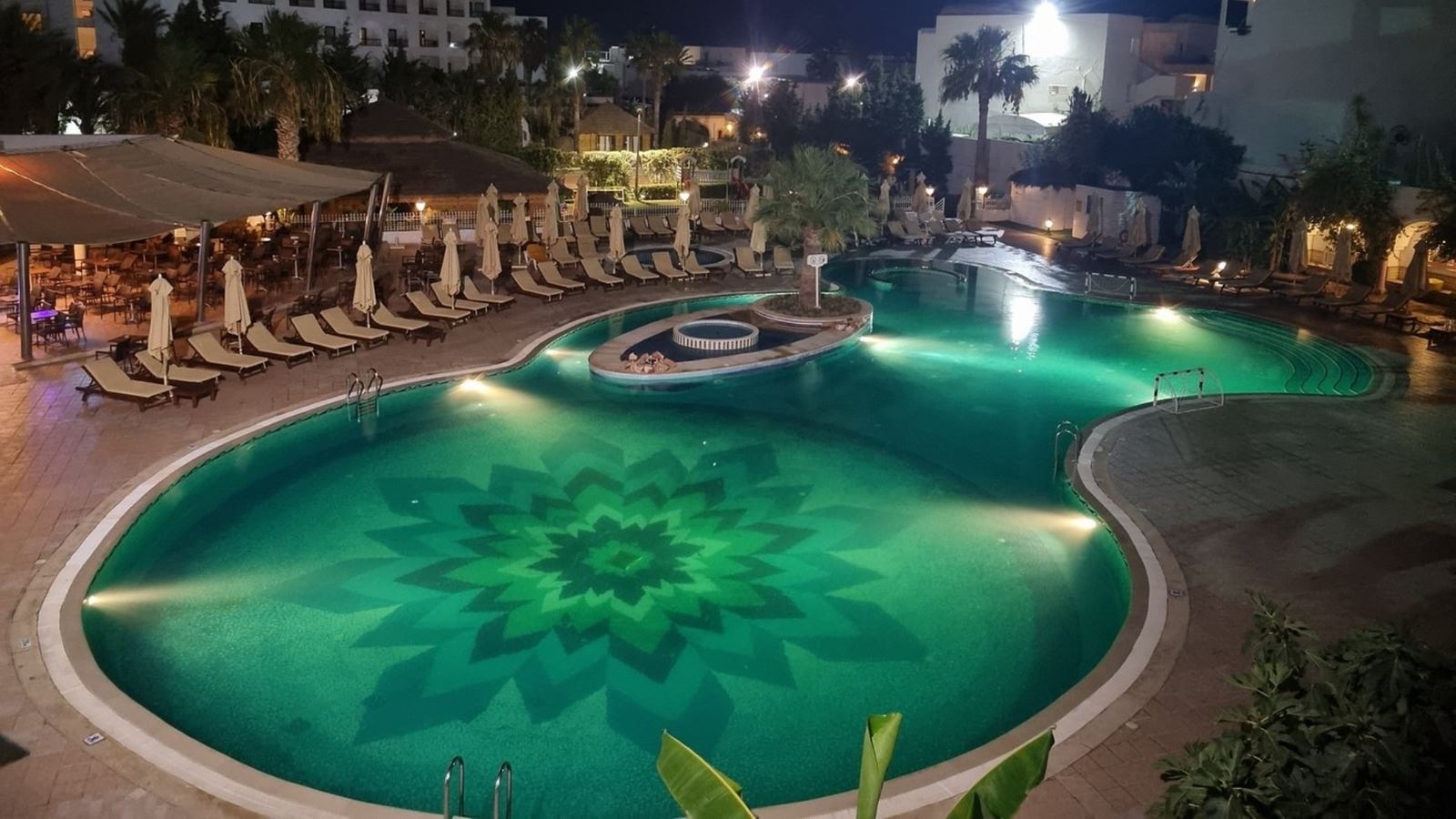 pools-outdoor-pool