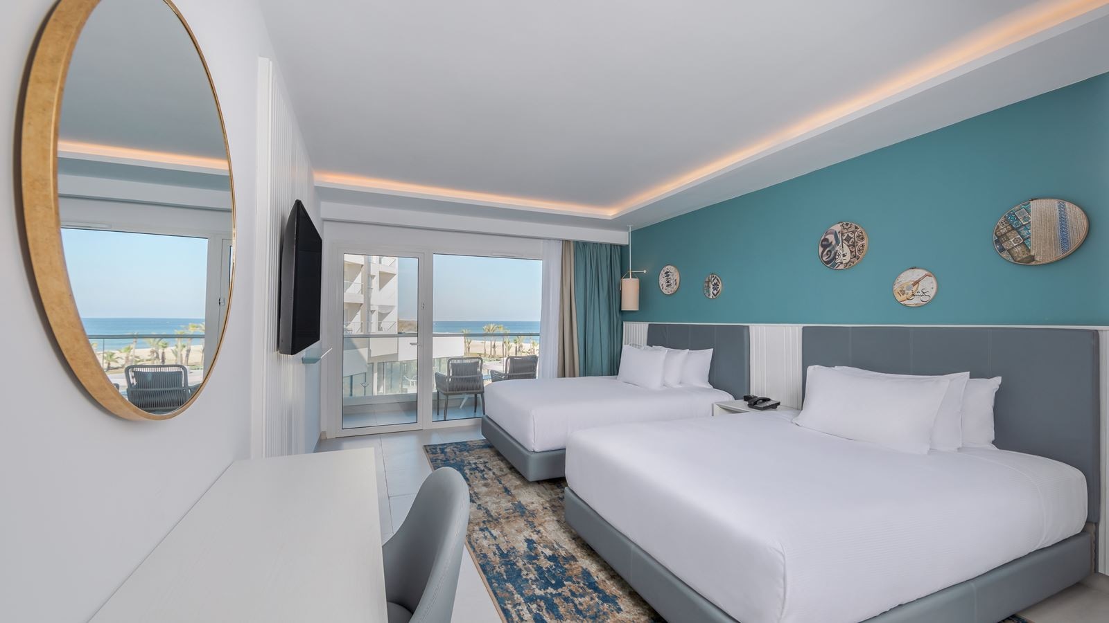 rooms-one-bedroom-with-partial-sea-view