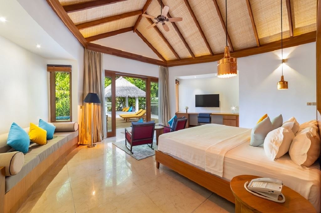 rooms-beach-pool-villa-with-jacuzzi