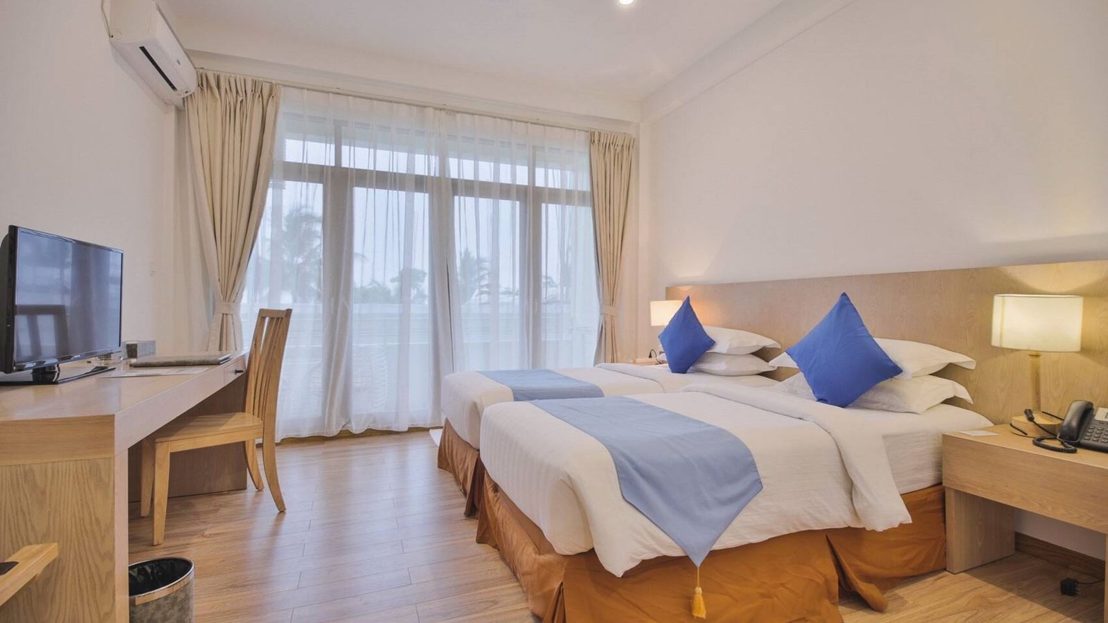 rooms-deluxe-room