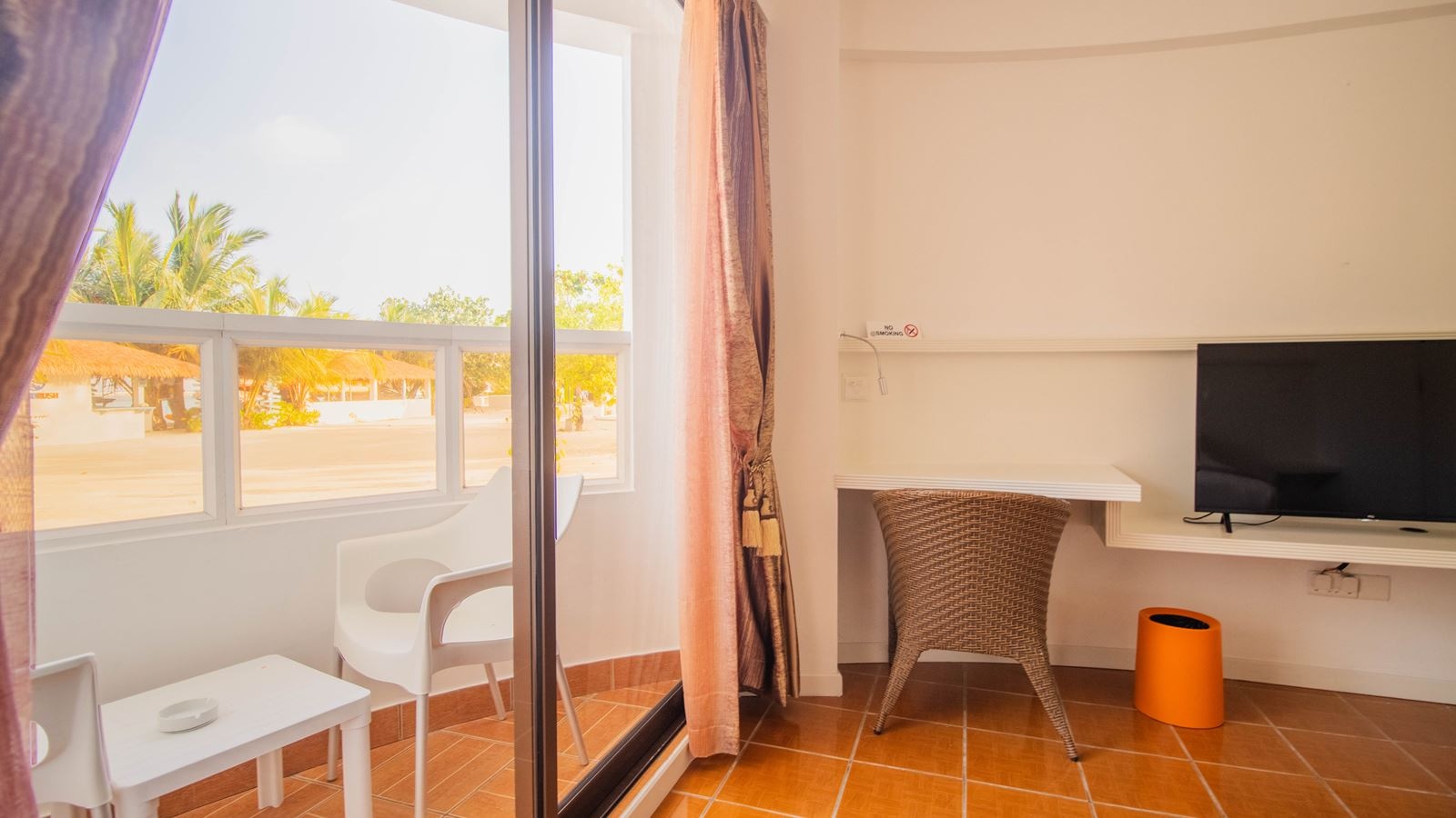 rooms-deluxe-room