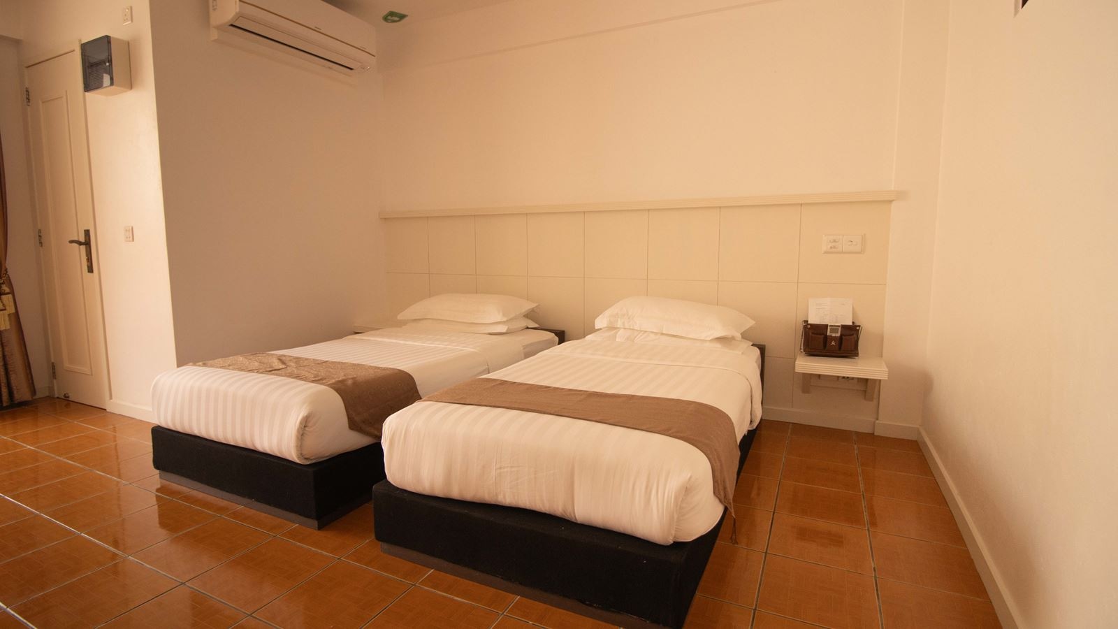 rooms-deluxe-room