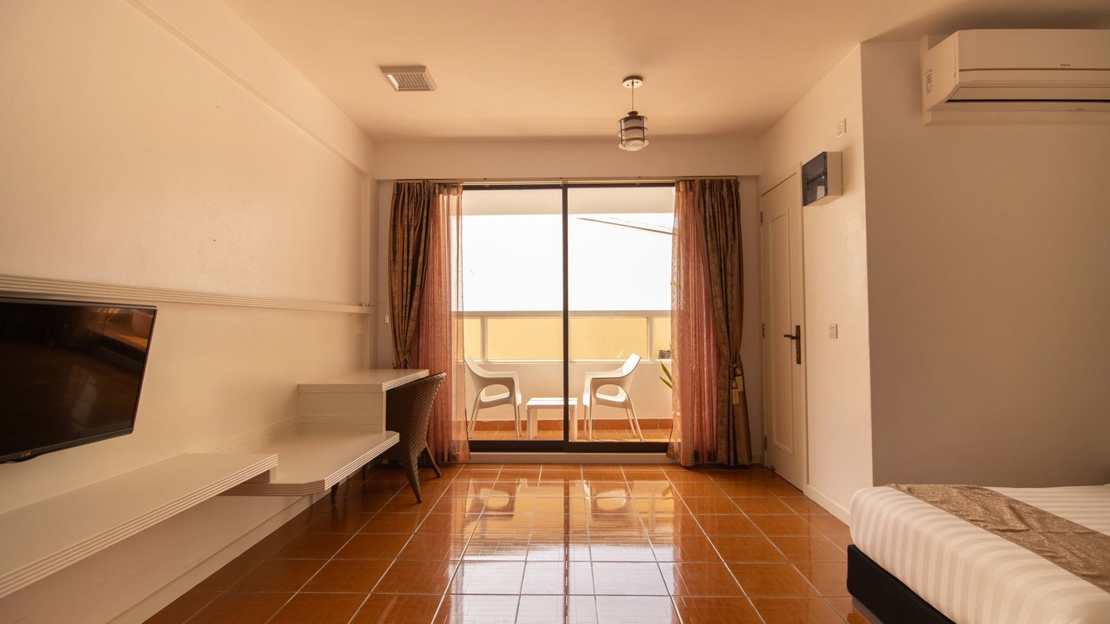 rooms-deluxe-room