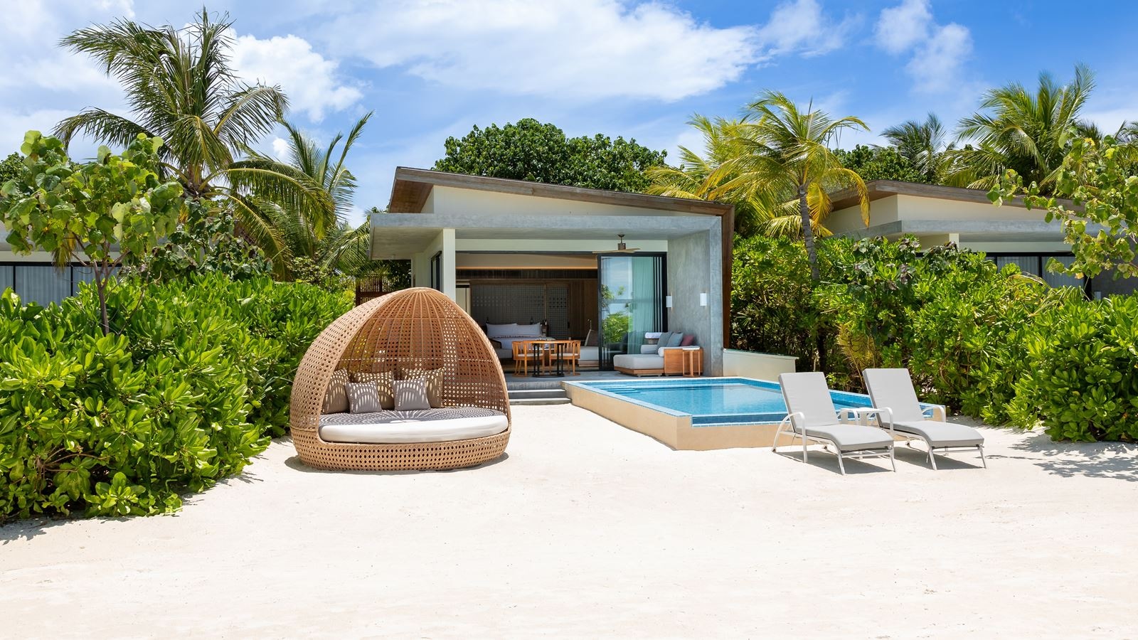 rooms-sunrise-beach-villa-with-private-pool