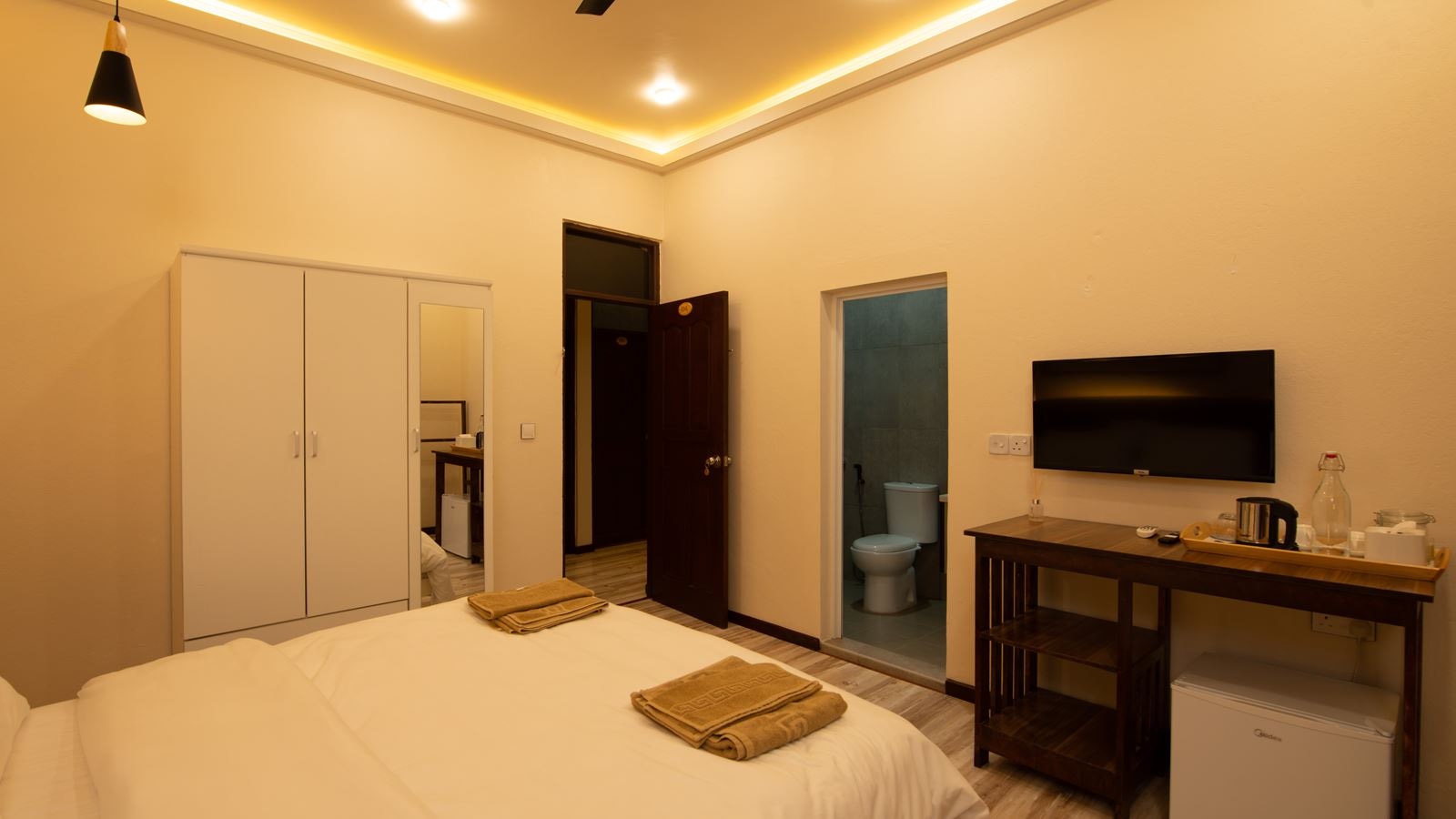 rooms-deluxe-room