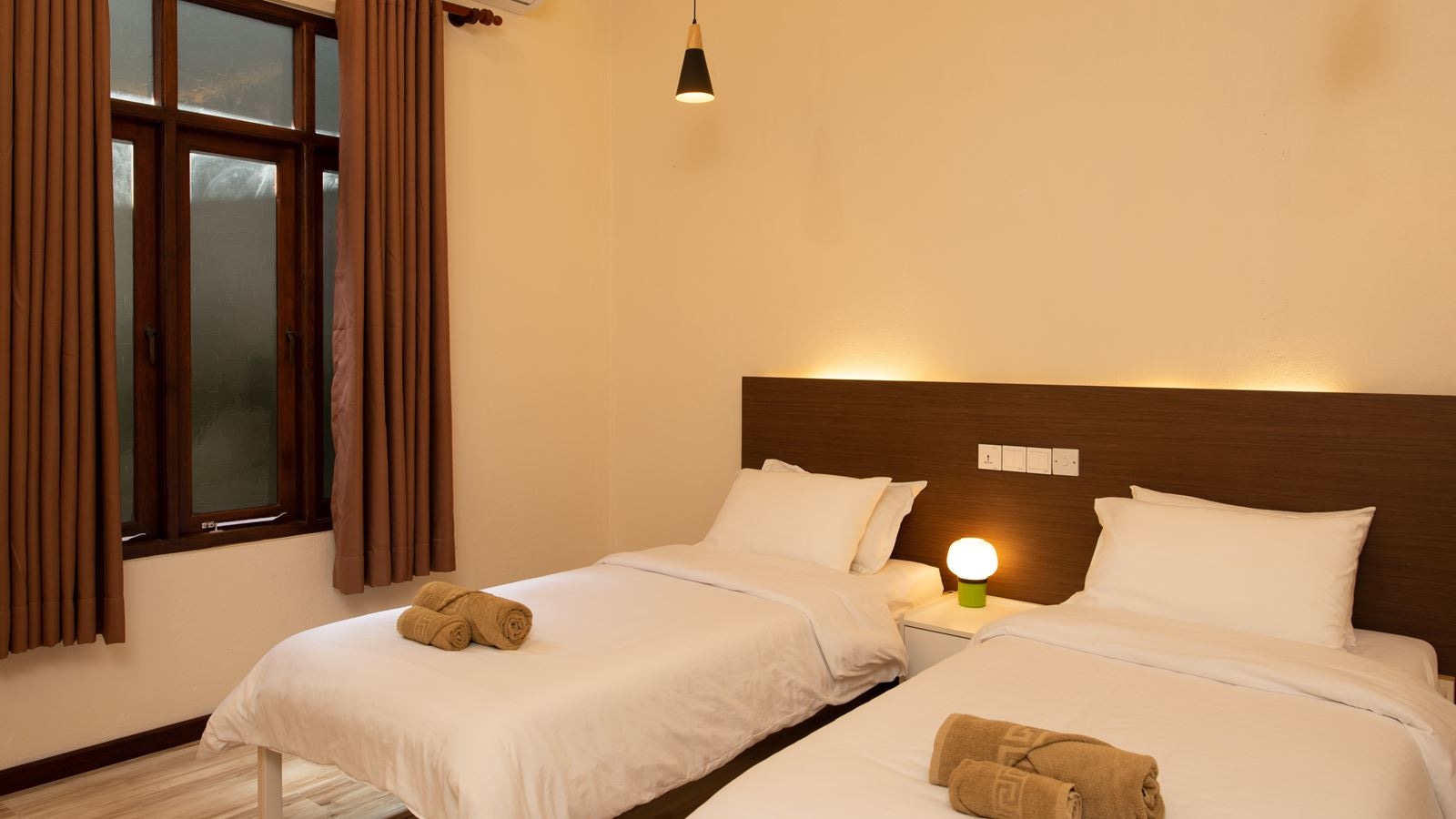 rooms-deluxe-room