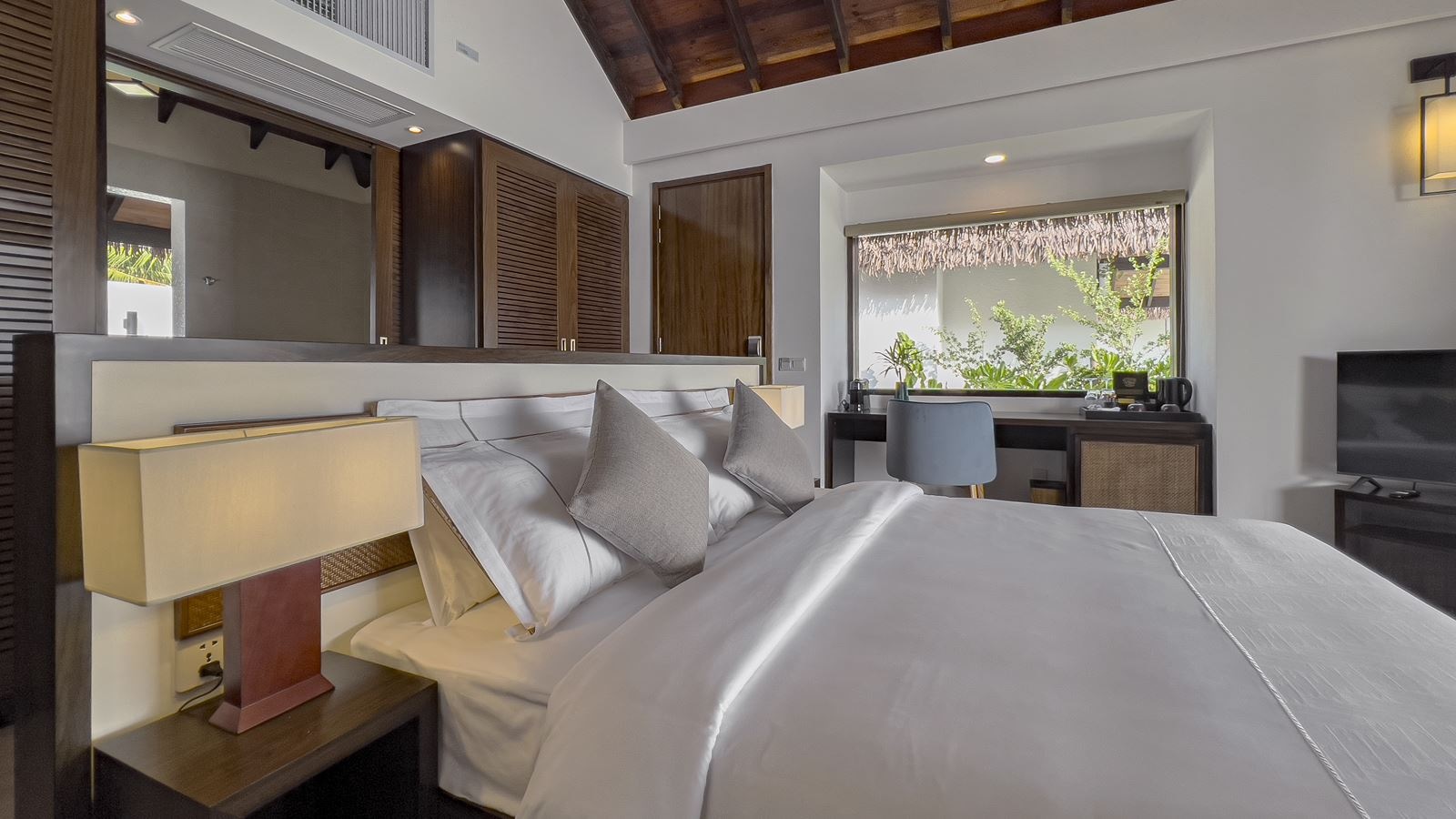 rooms-1-bedroom-sunset-beach-villa