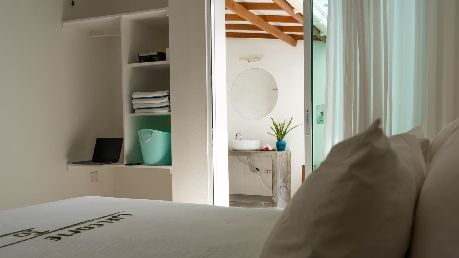 rooms-deluxe-room