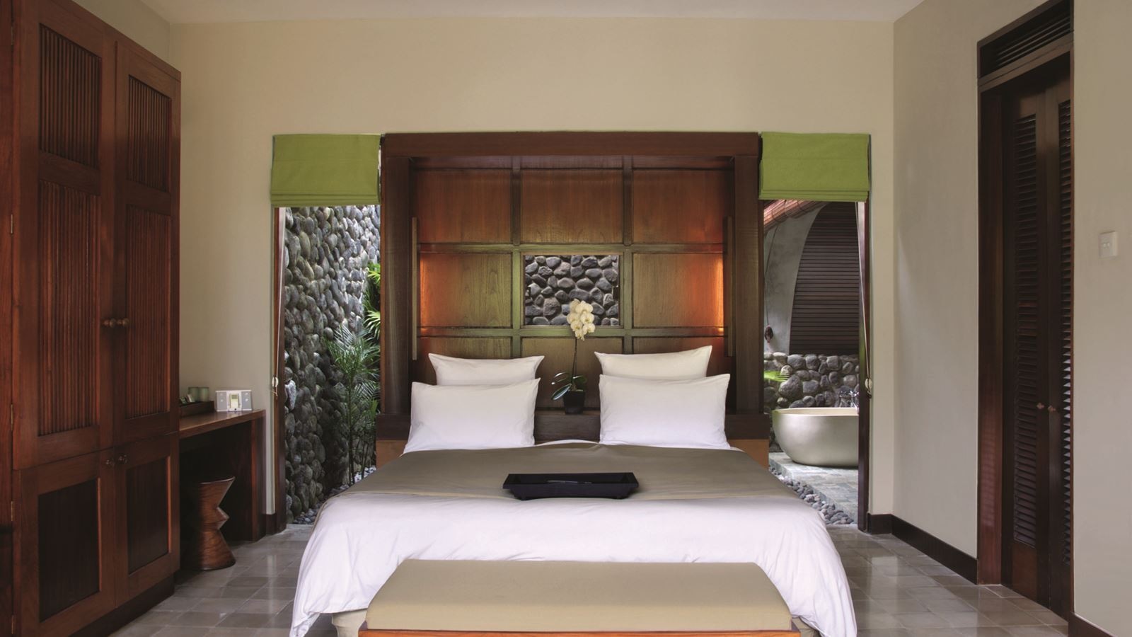 rooms-deluxe-room