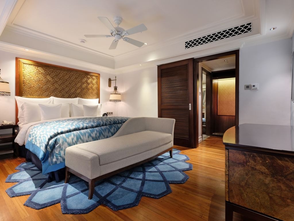 rooms-premium-mezzanine-club-lounge-access-balcony
