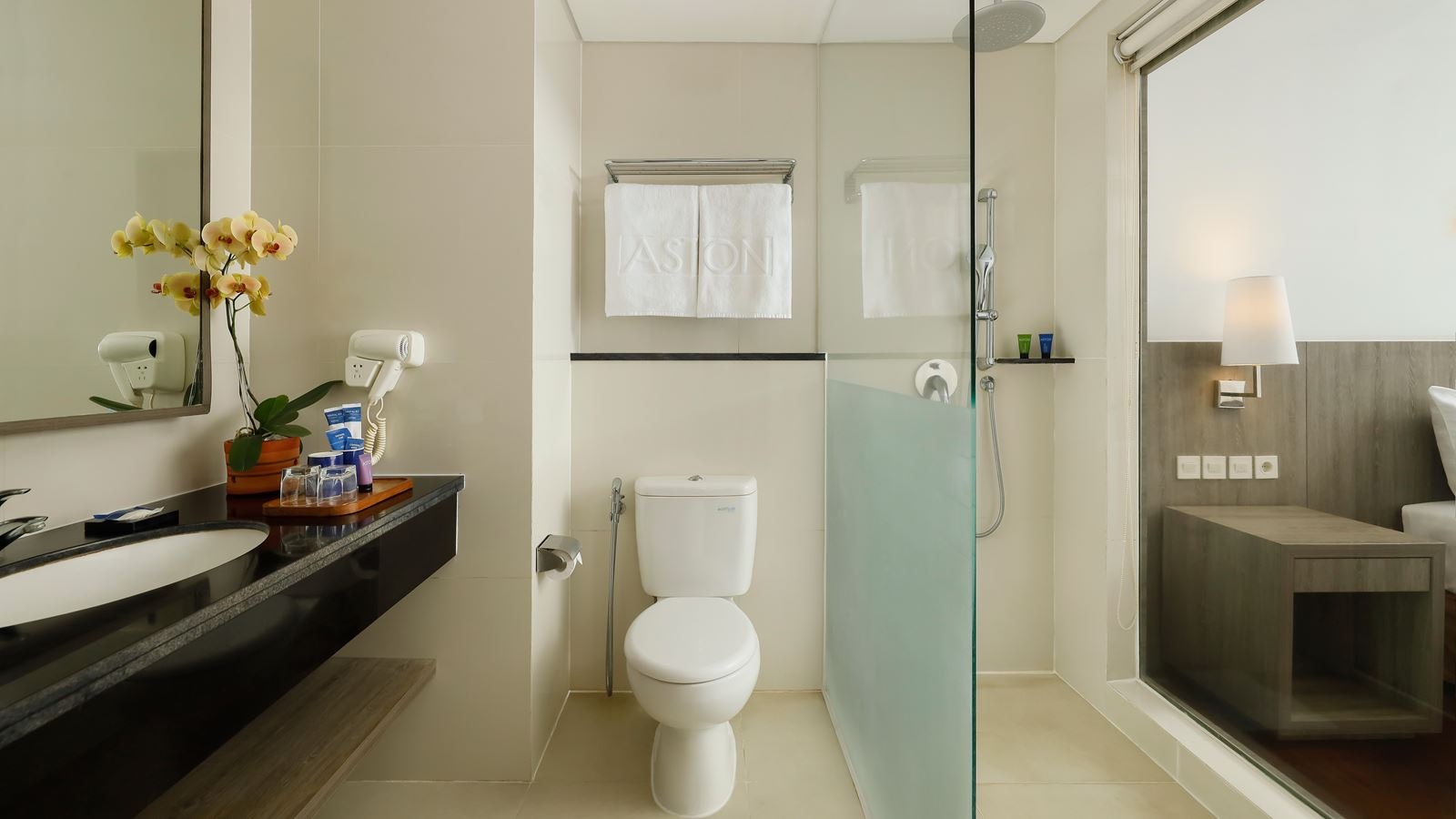 rooms-deluxe-room