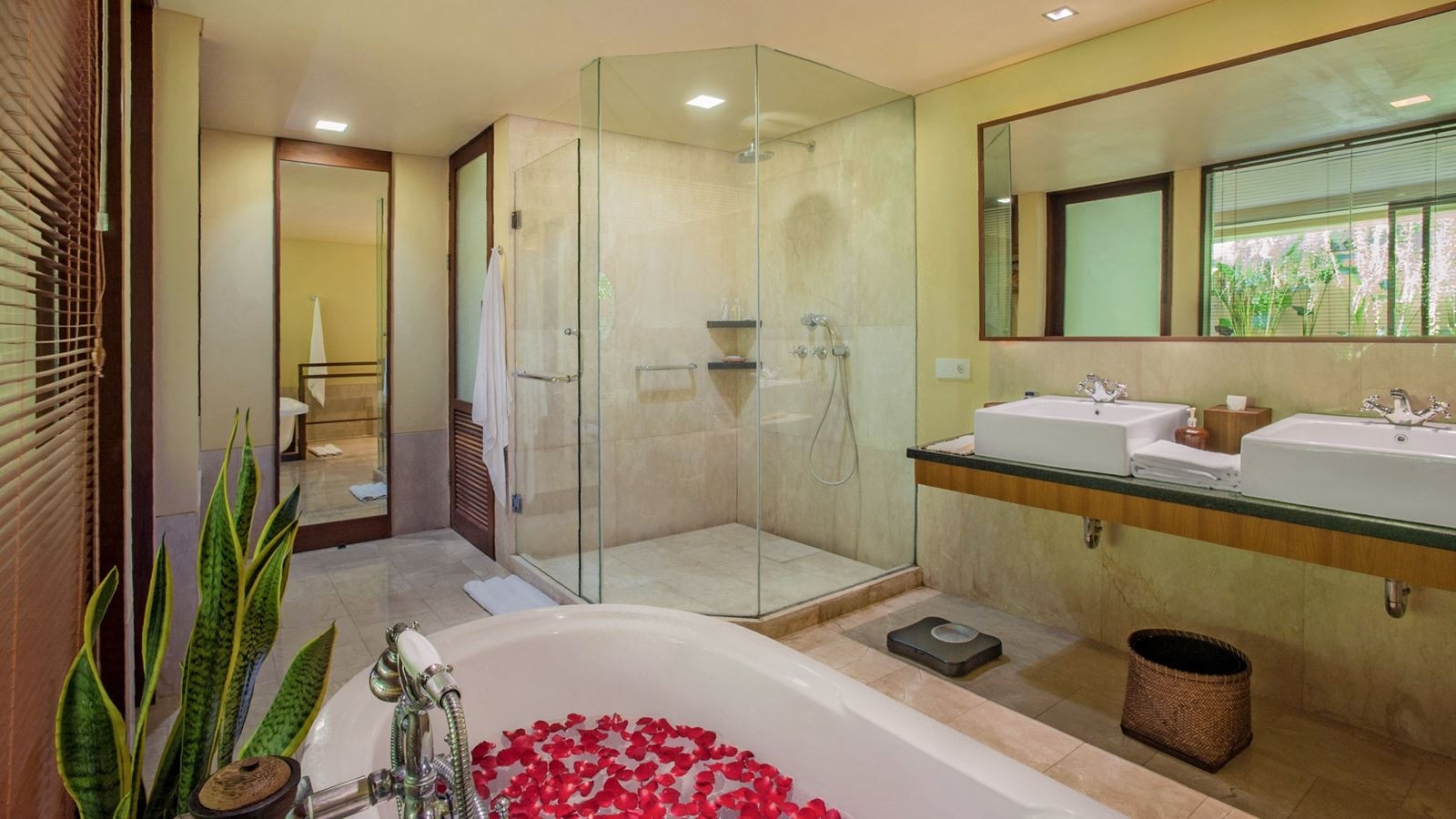 rooms-deluxe-room