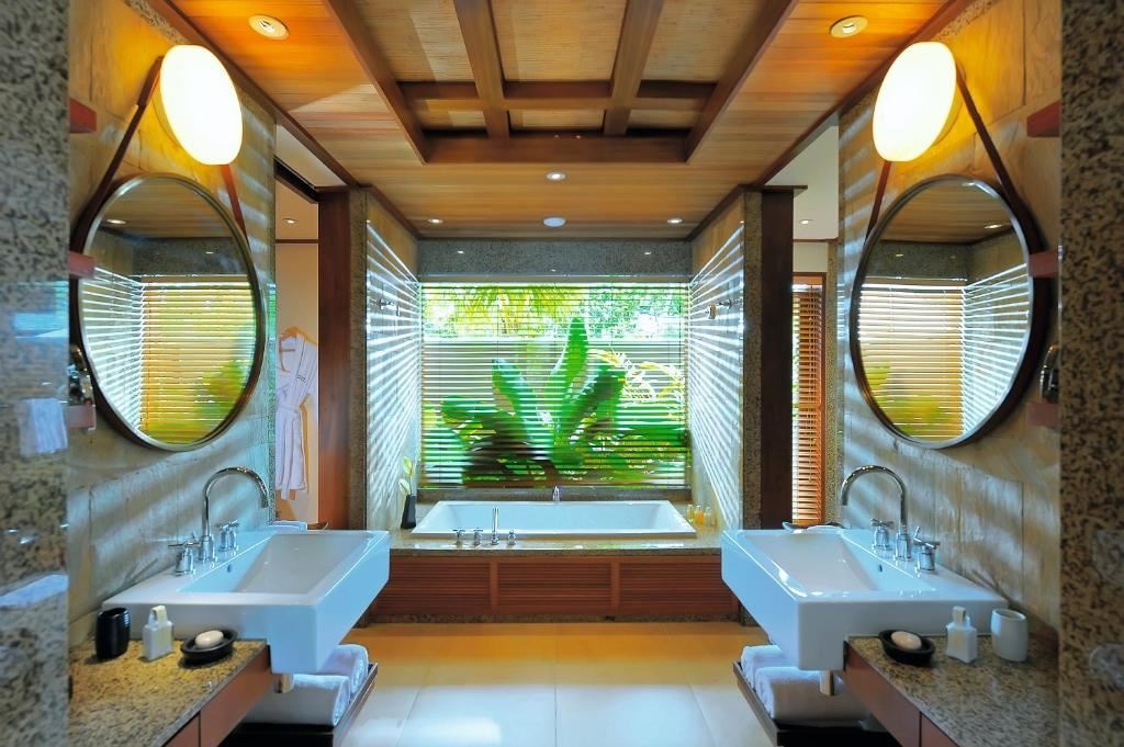 rooms-2-broom-beach-villa