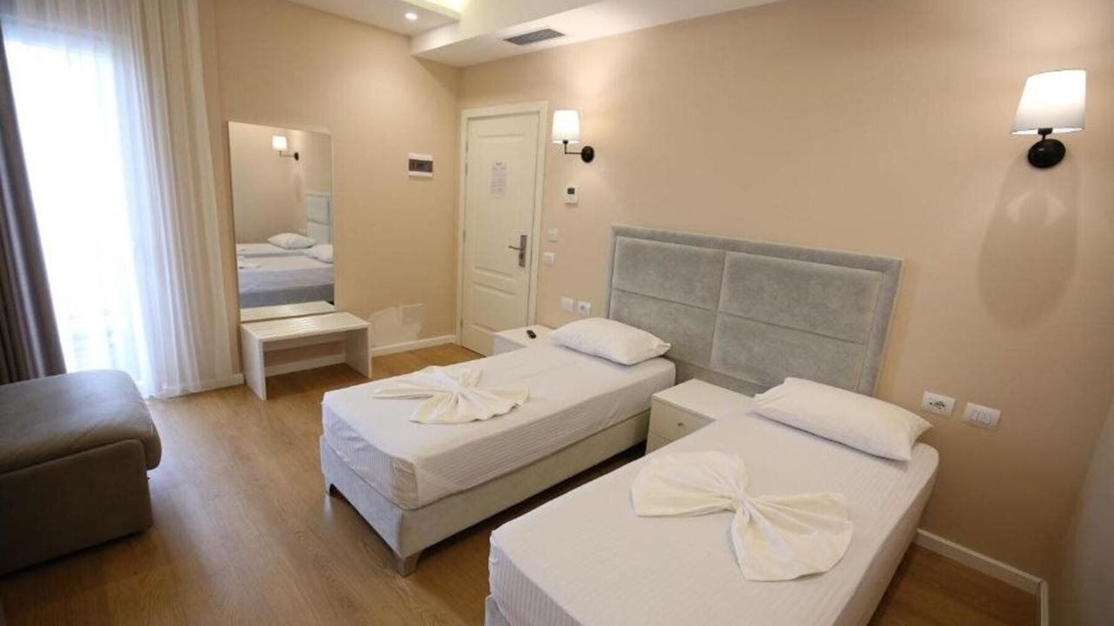 rooms-singleuse-room-balcony