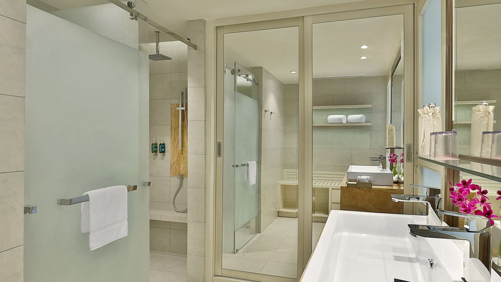 rooms-deluxe-room