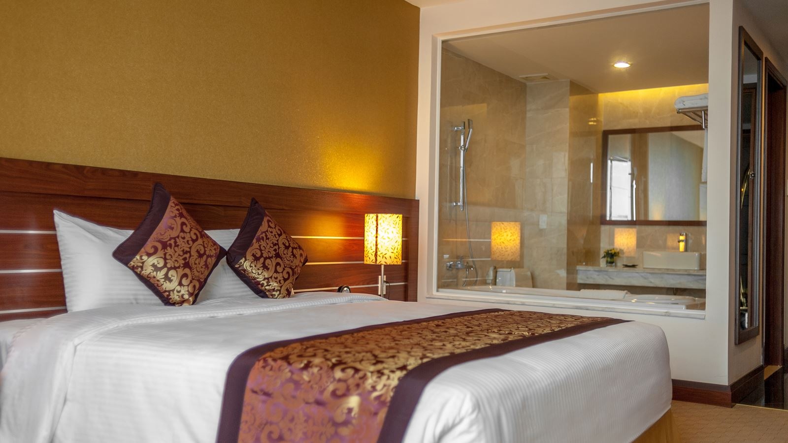rooms-deluxe-room