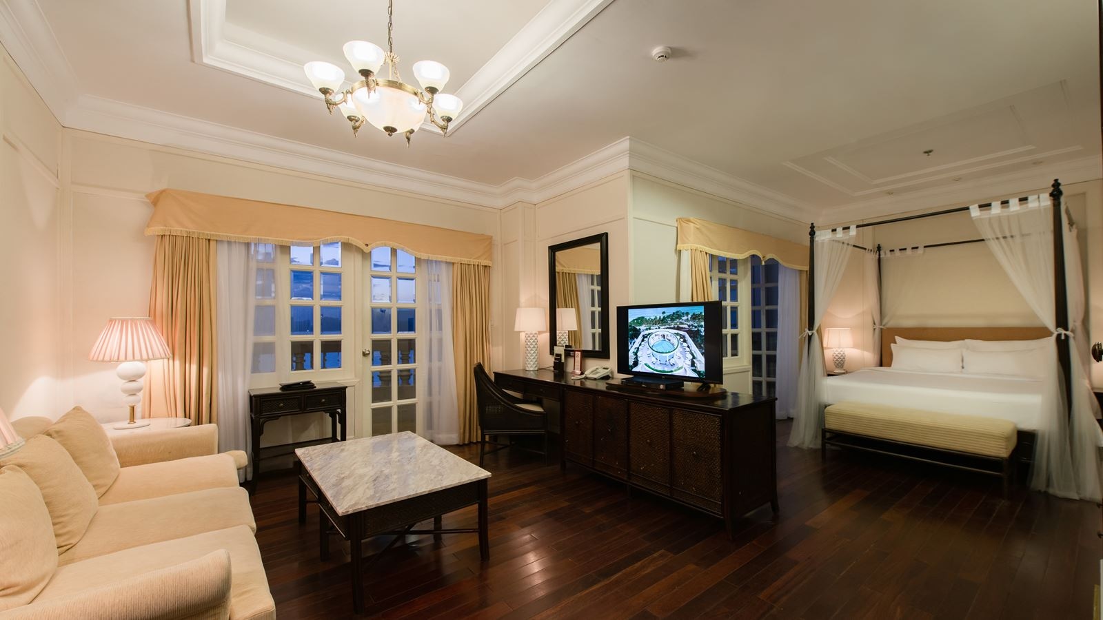 rooms-executive-suite-ocean-view-with-balcony