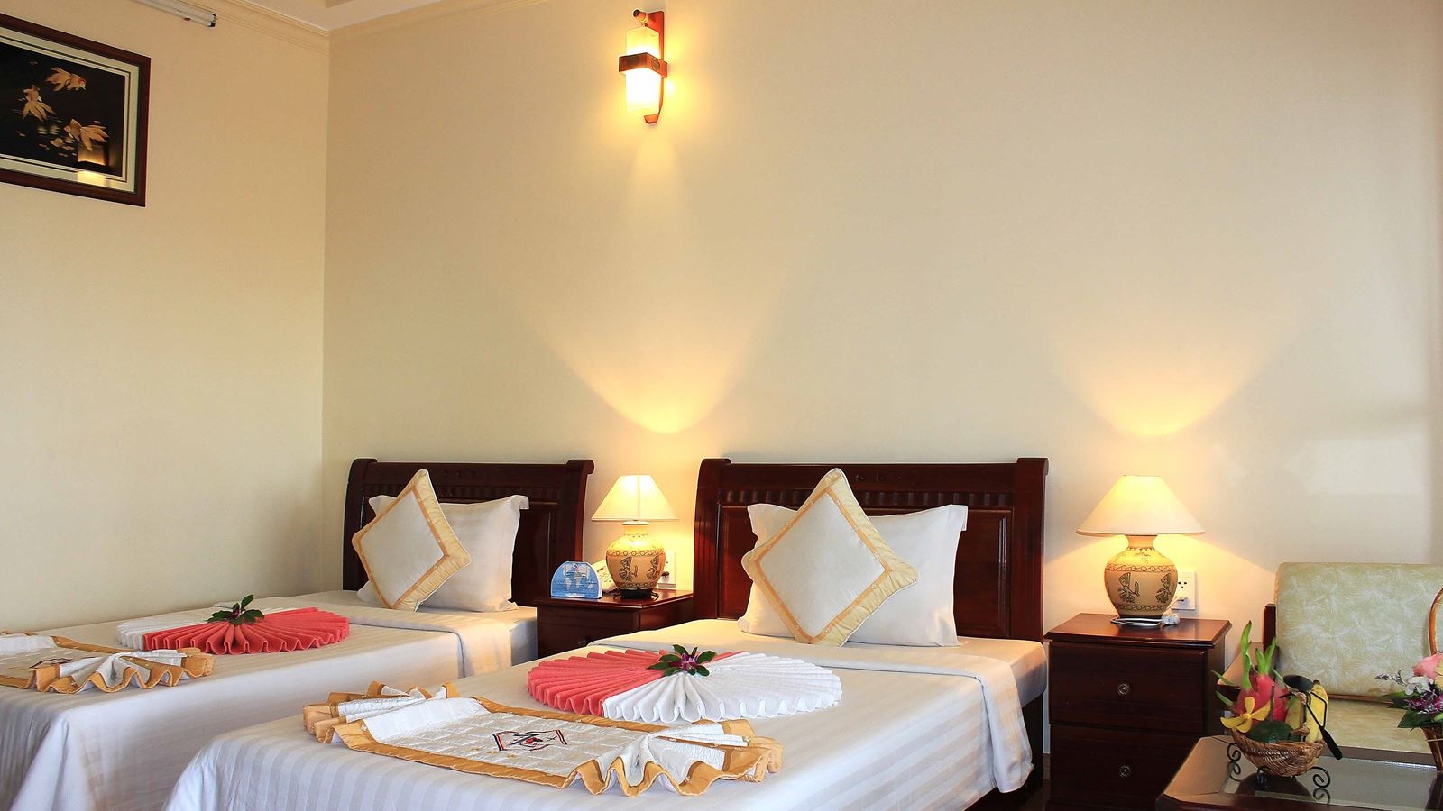 rooms-room-deluxe-seaview-at-hill-side-with-balcony