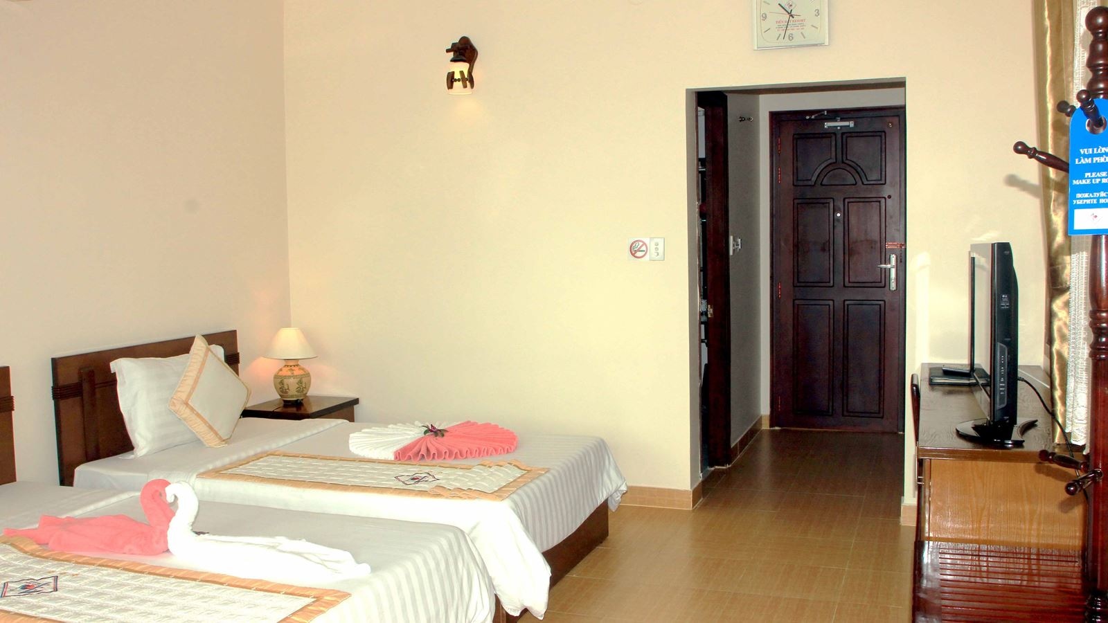 rooms-room-deluxe-beach-front-nonsmoking-at-sea-side-with-balcony