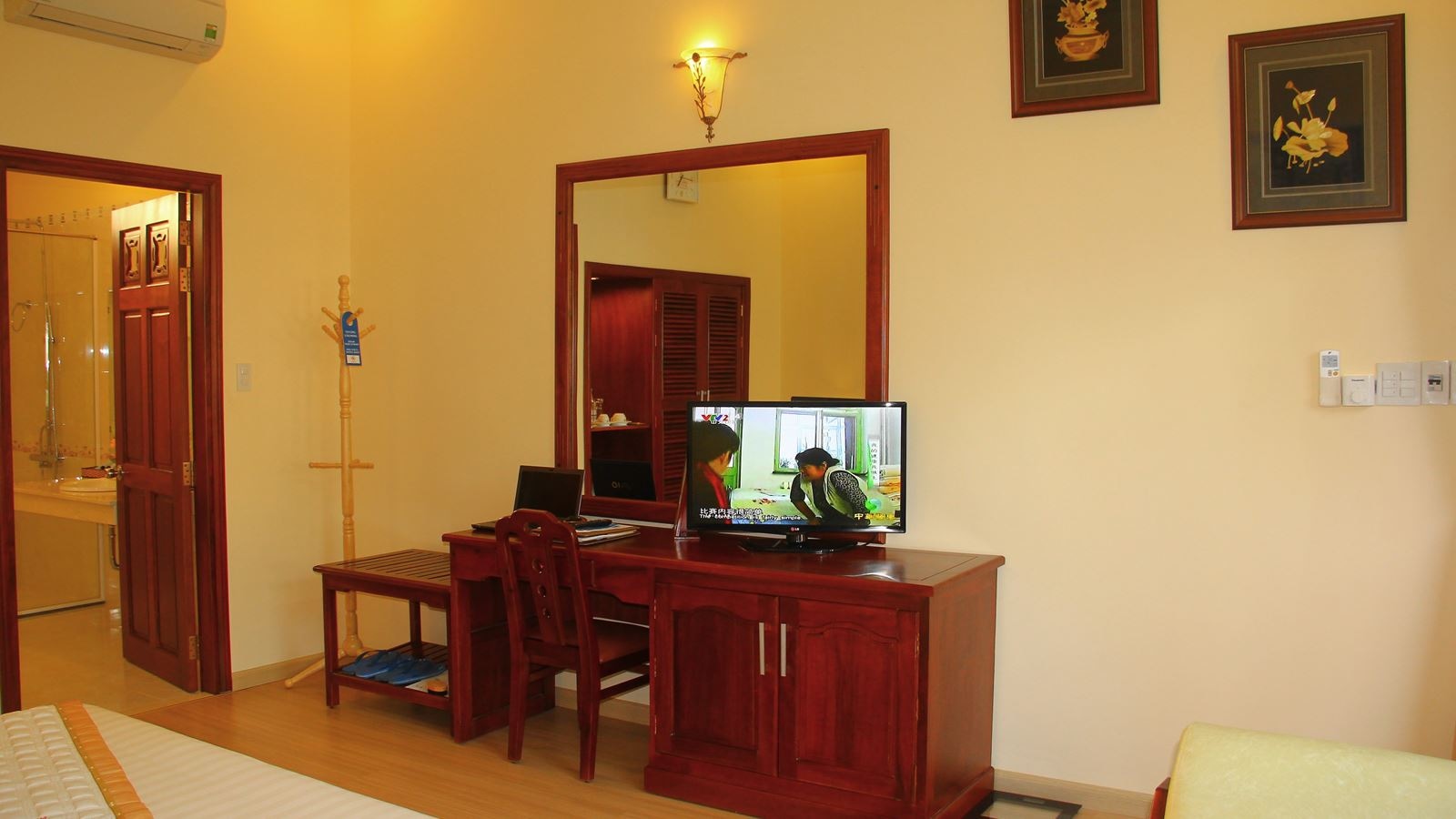 rooms-room-beach-front-senior-at-sea-side-with-balcony