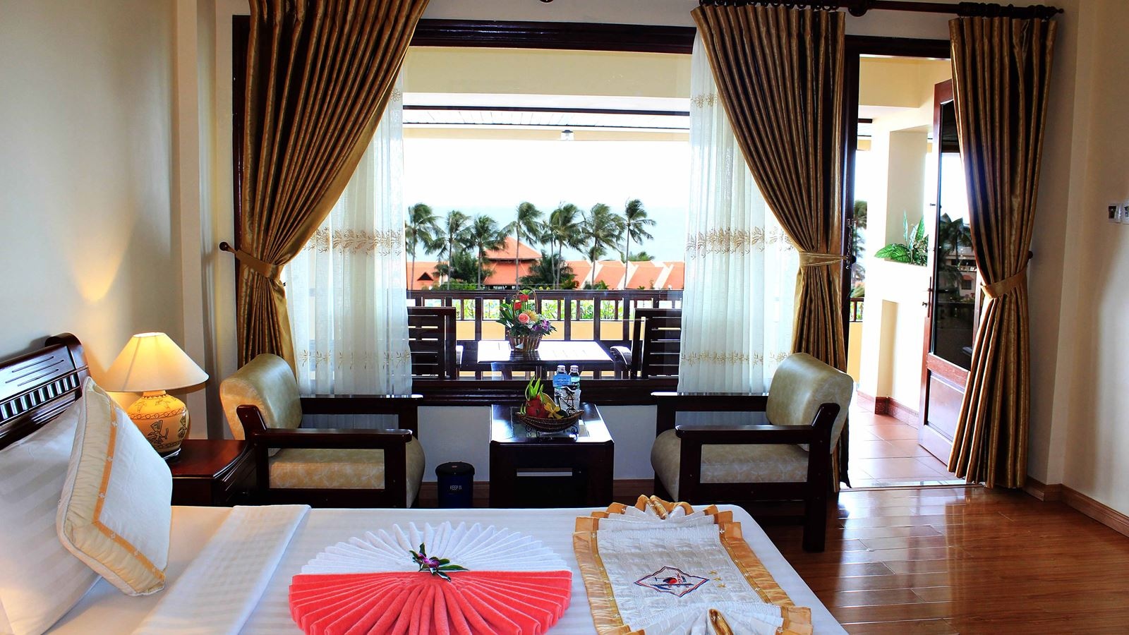 rooms-room-deluxe-seaview-at-hill-side-with-balcony-child-without-extra-bed