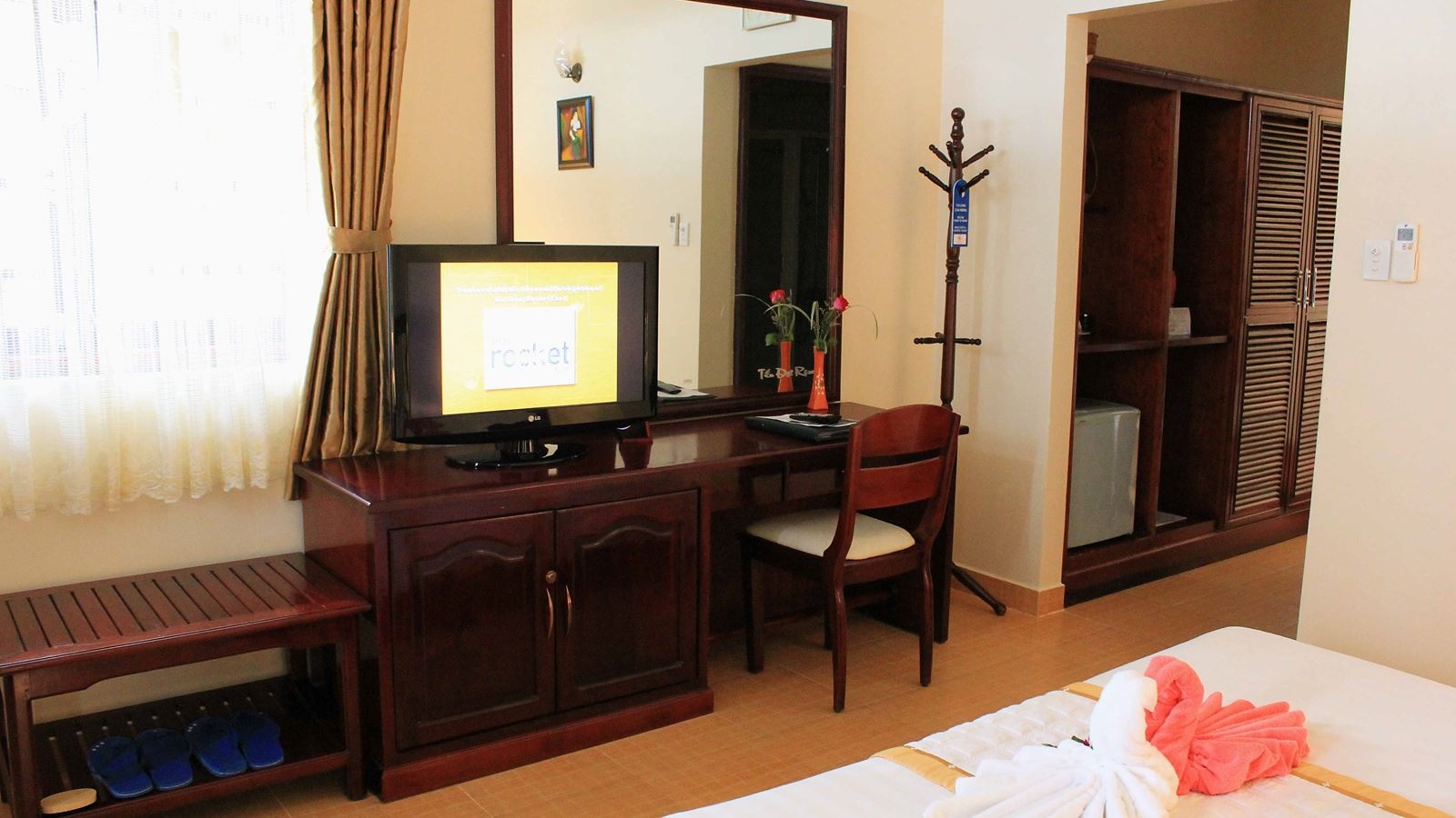 rooms-room-deluxe-at-sea-side-with-balcony-child-without-extra-bed