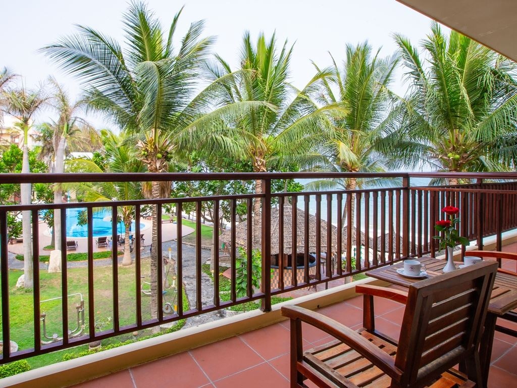 rooms-room-beach-front-senior-at-sea-side-with-balcony-child-without-extra-bed