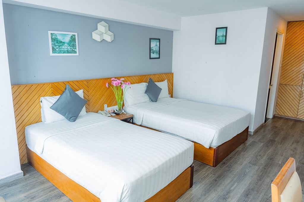 rooms-deluxe-partial-seaview