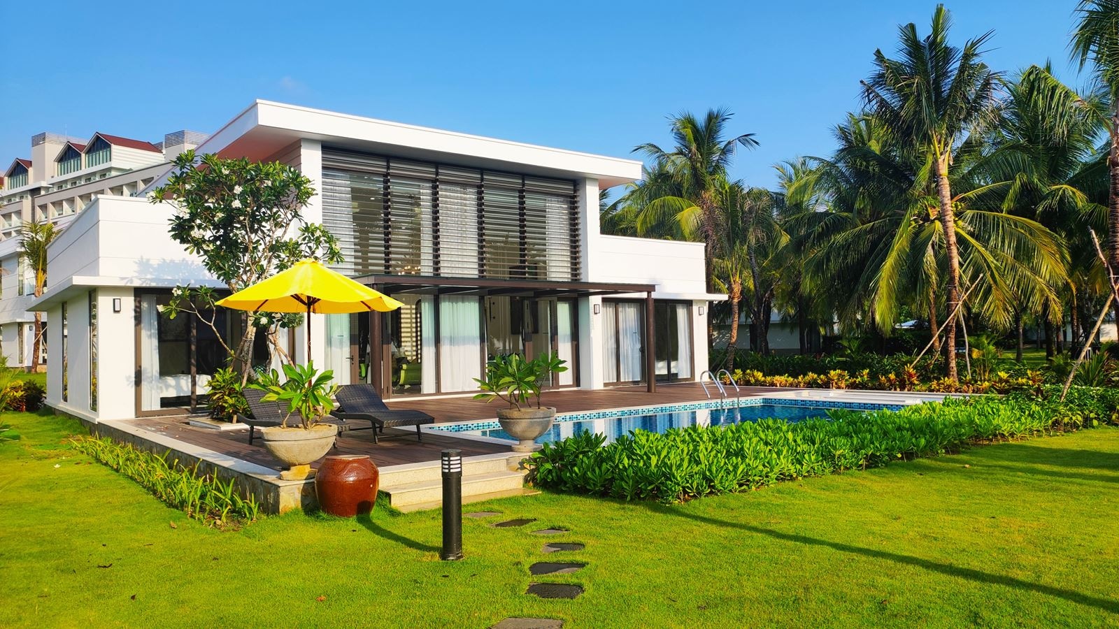 rooms-2bedroom-garden-view-villa-with-private-pool