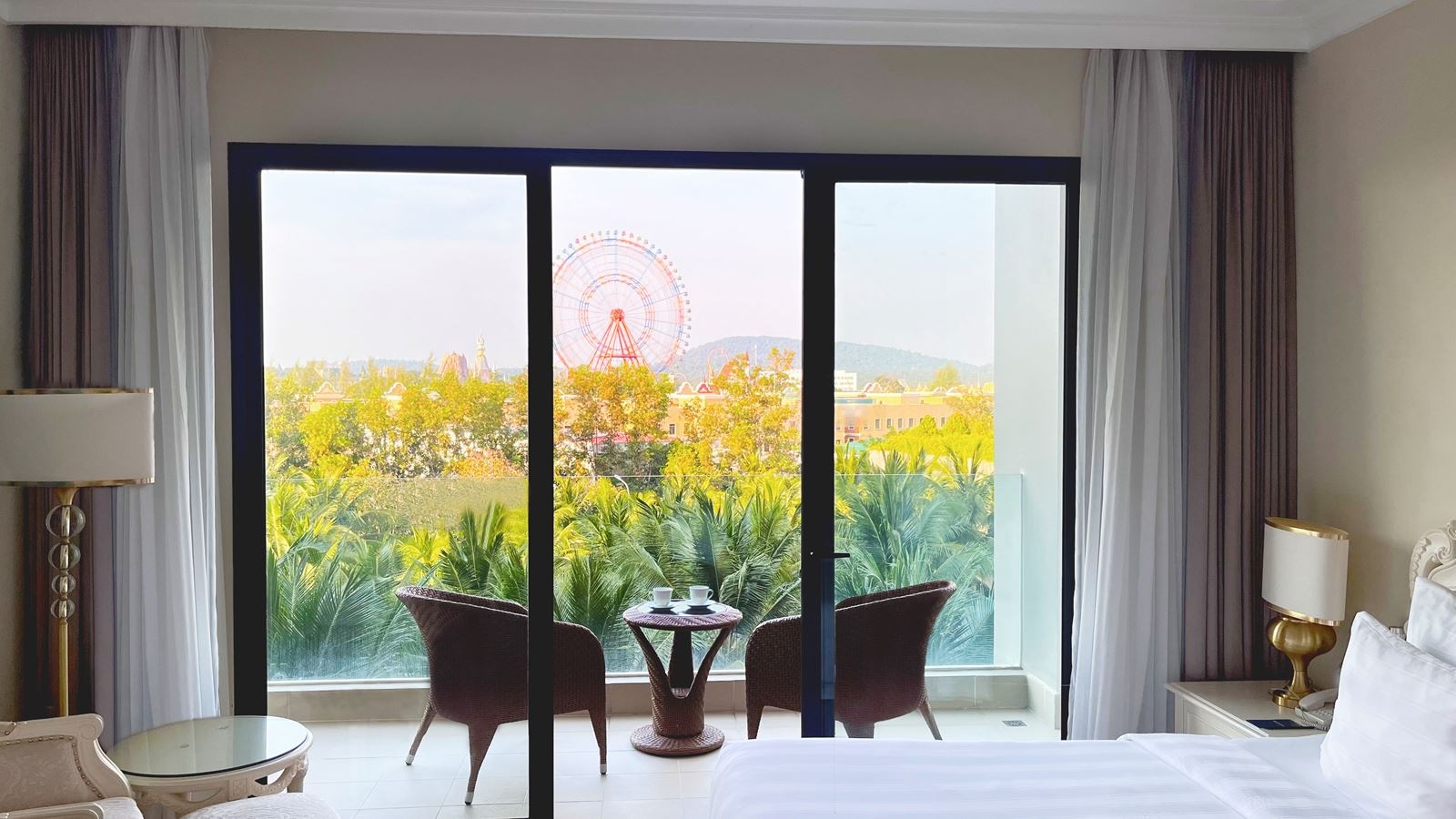 rooms-deluxe-garden-view-with-balcony