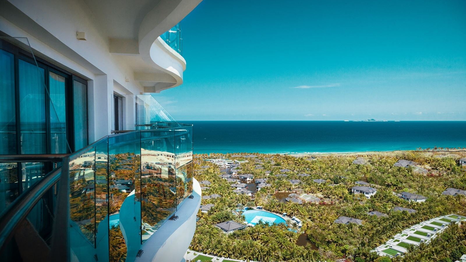 rooms-deluxe-sky-with-balcony