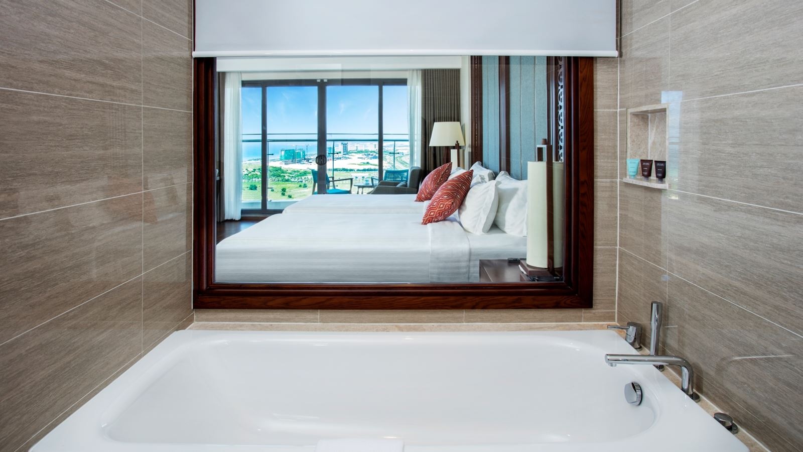 rooms-deluxe-sky-with-balcony