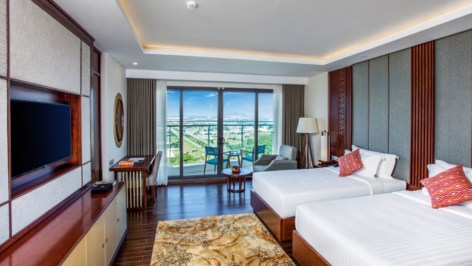 rooms-deluxe-with-balcony