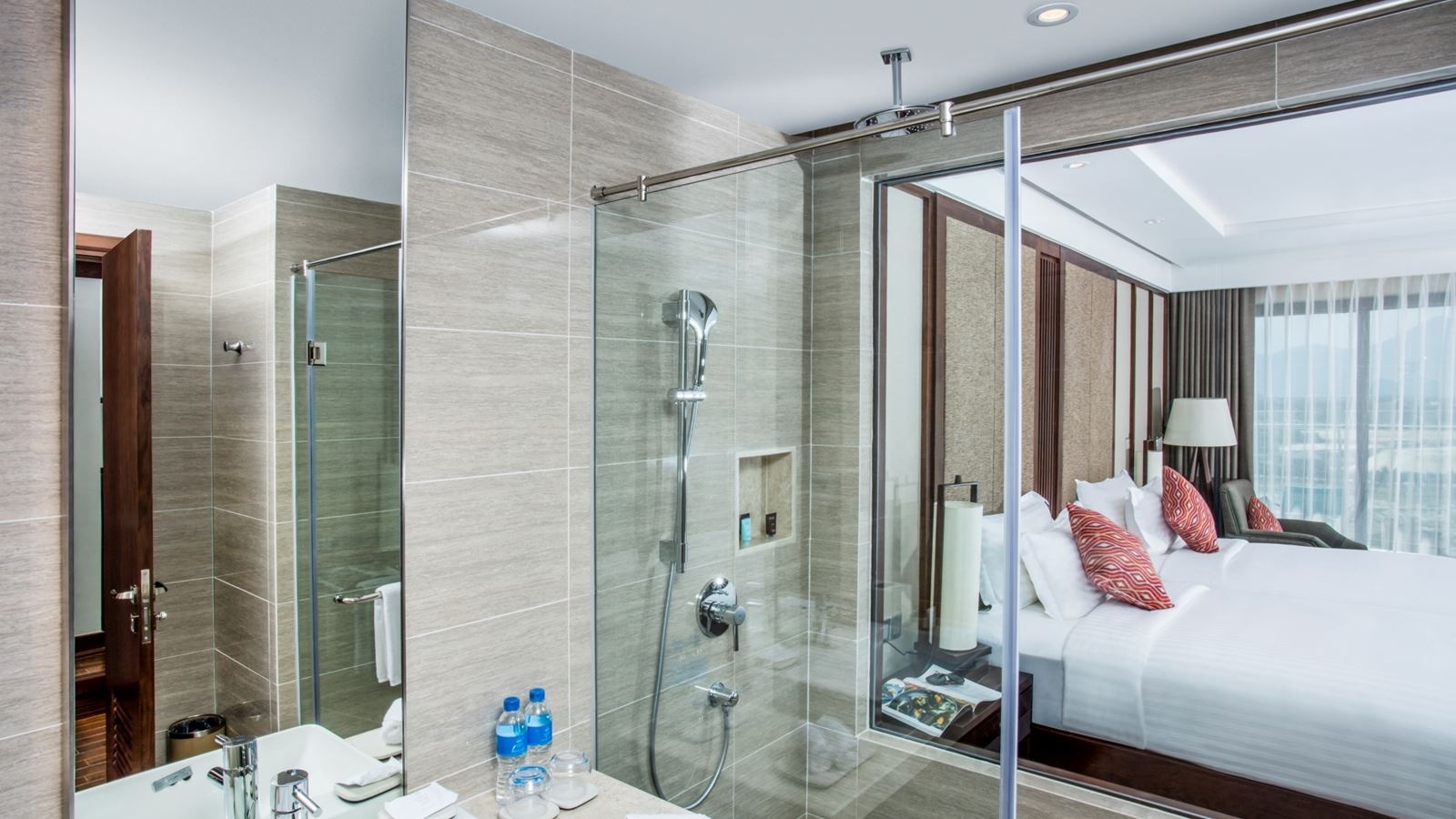 rooms-deluxe-with-balcony