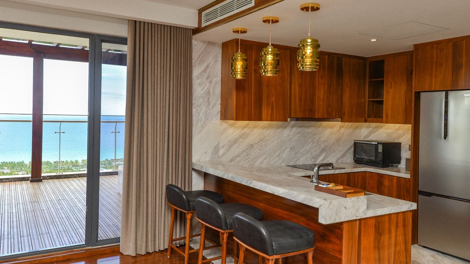 rooms-sky-suite-ocean-view-with-balcony