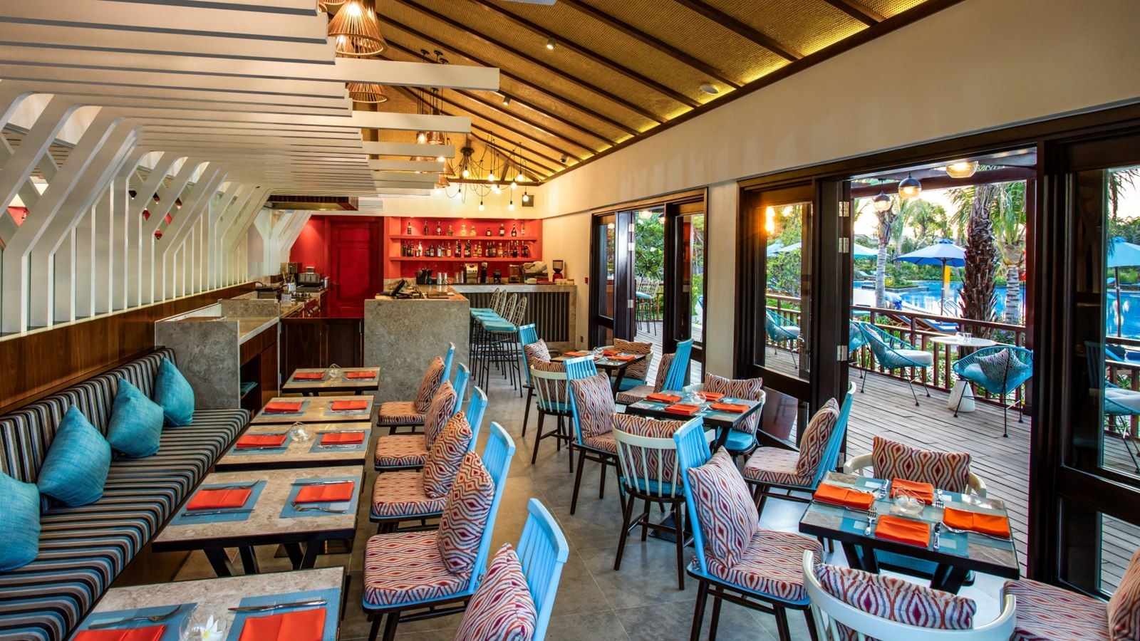 bars-veranda-by-the-pool