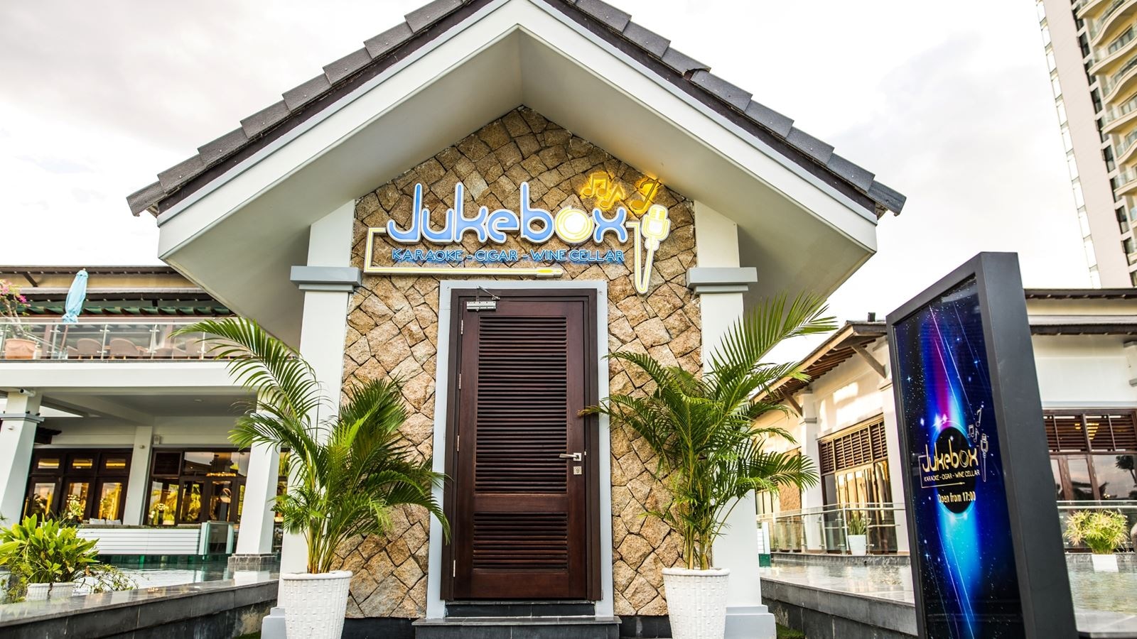 bars-jukebox-karaoke-bar