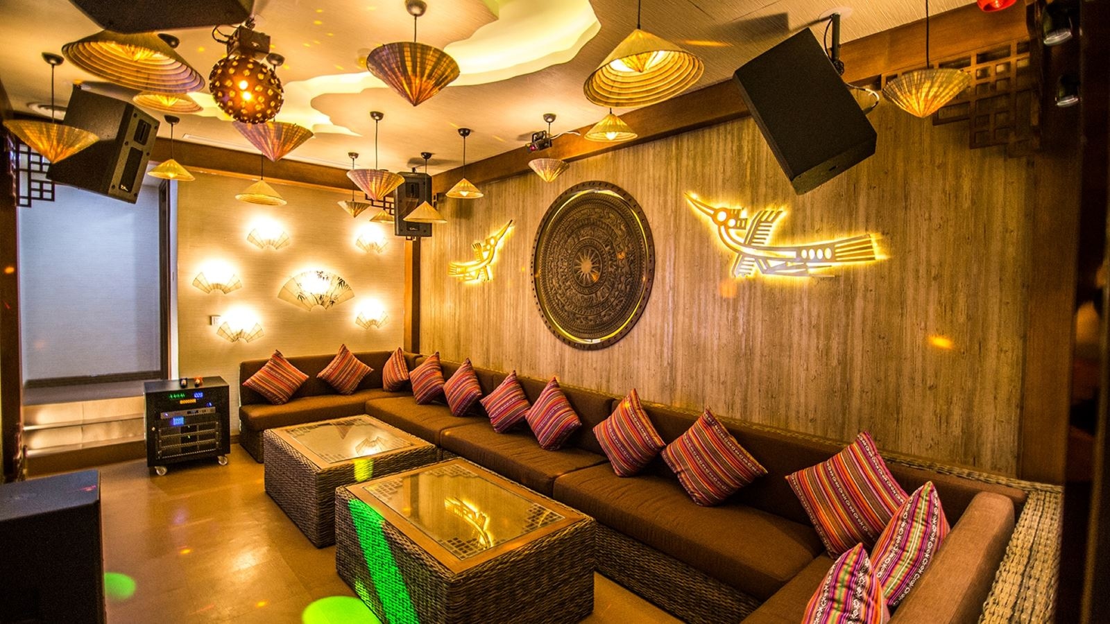 bars-jukebox-karaoke-bar