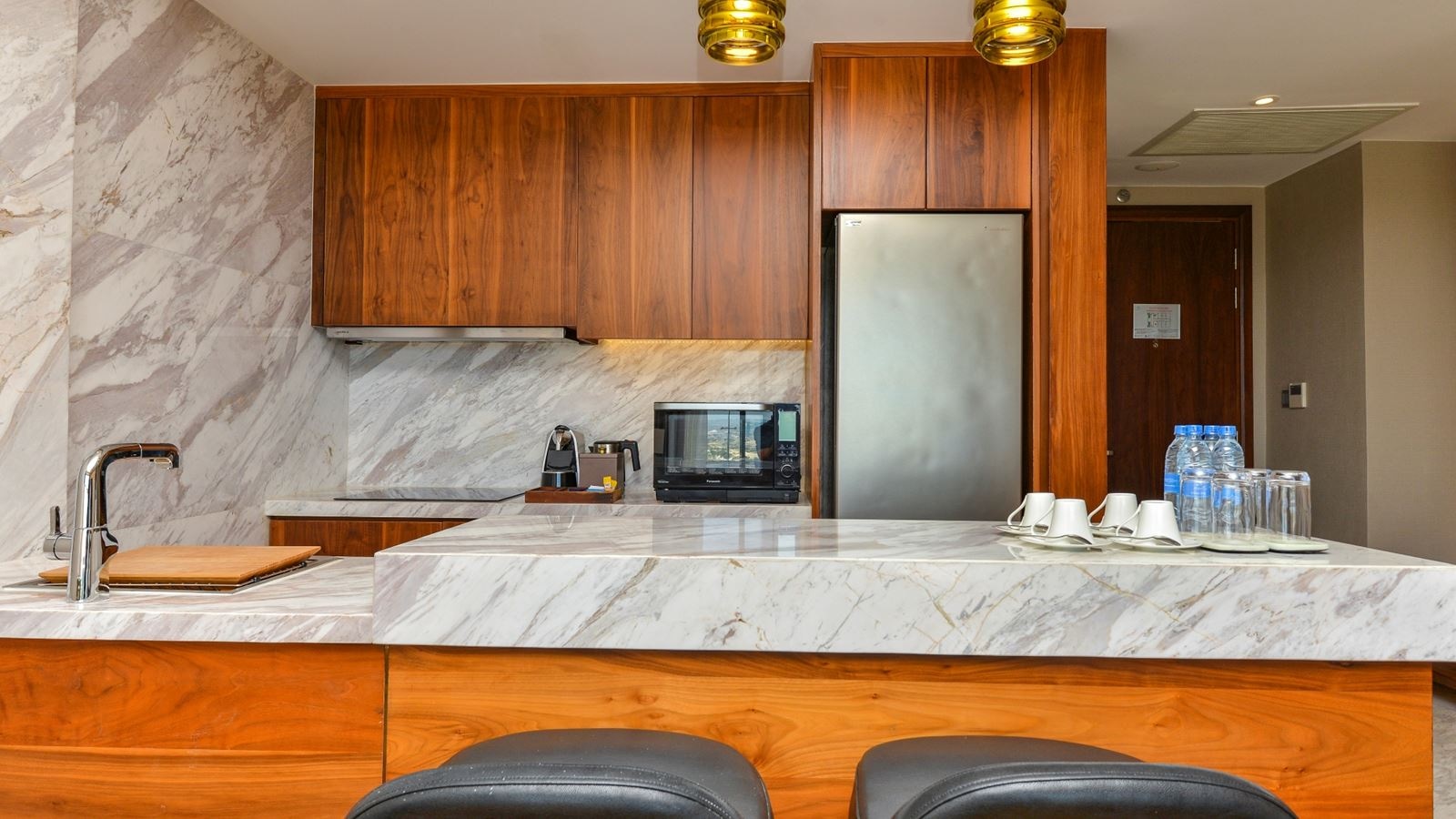 rooms-sky-suite-with-balcony