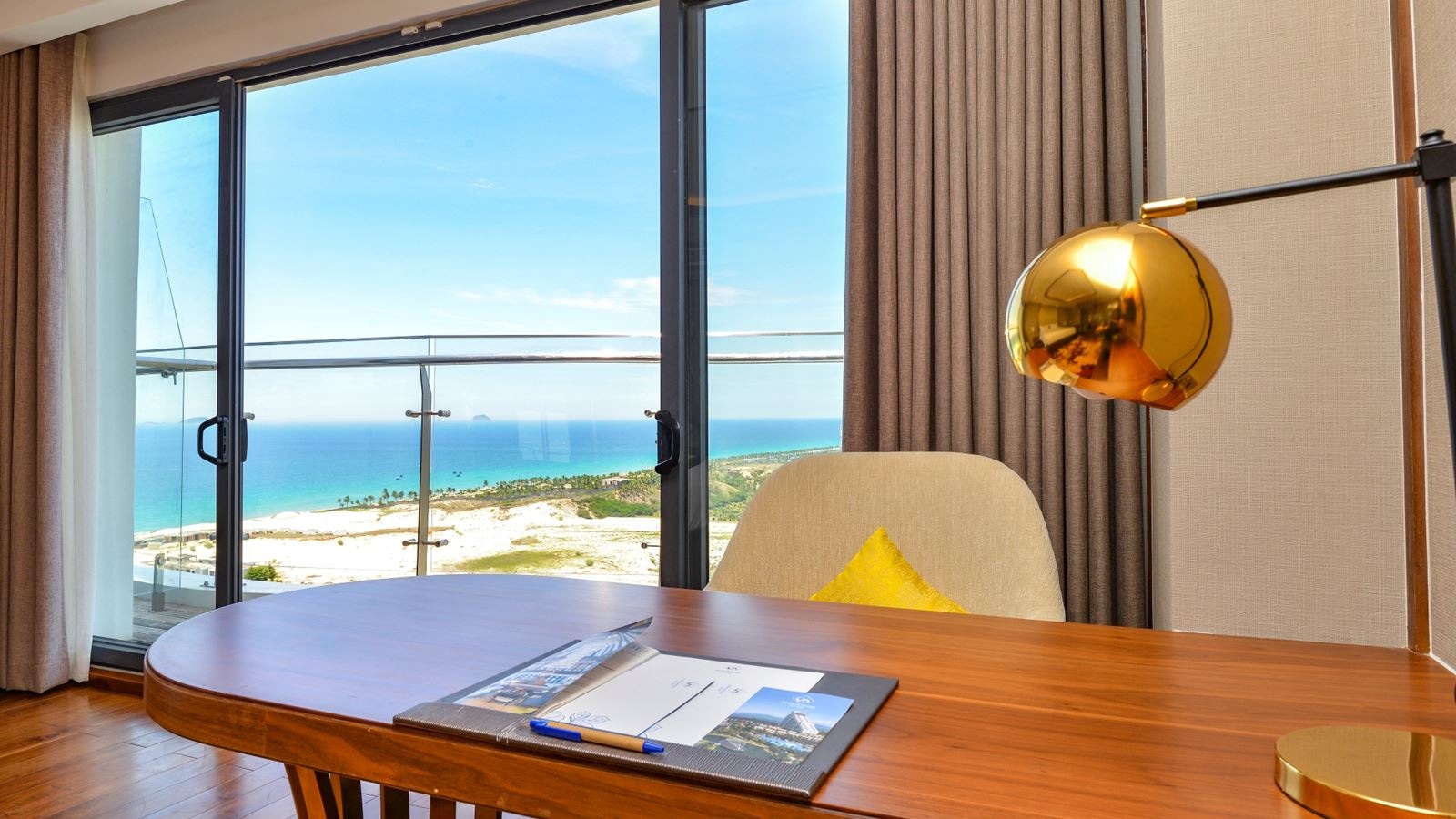 rooms-sky-suite-with-balcony-child-without-extra-bed