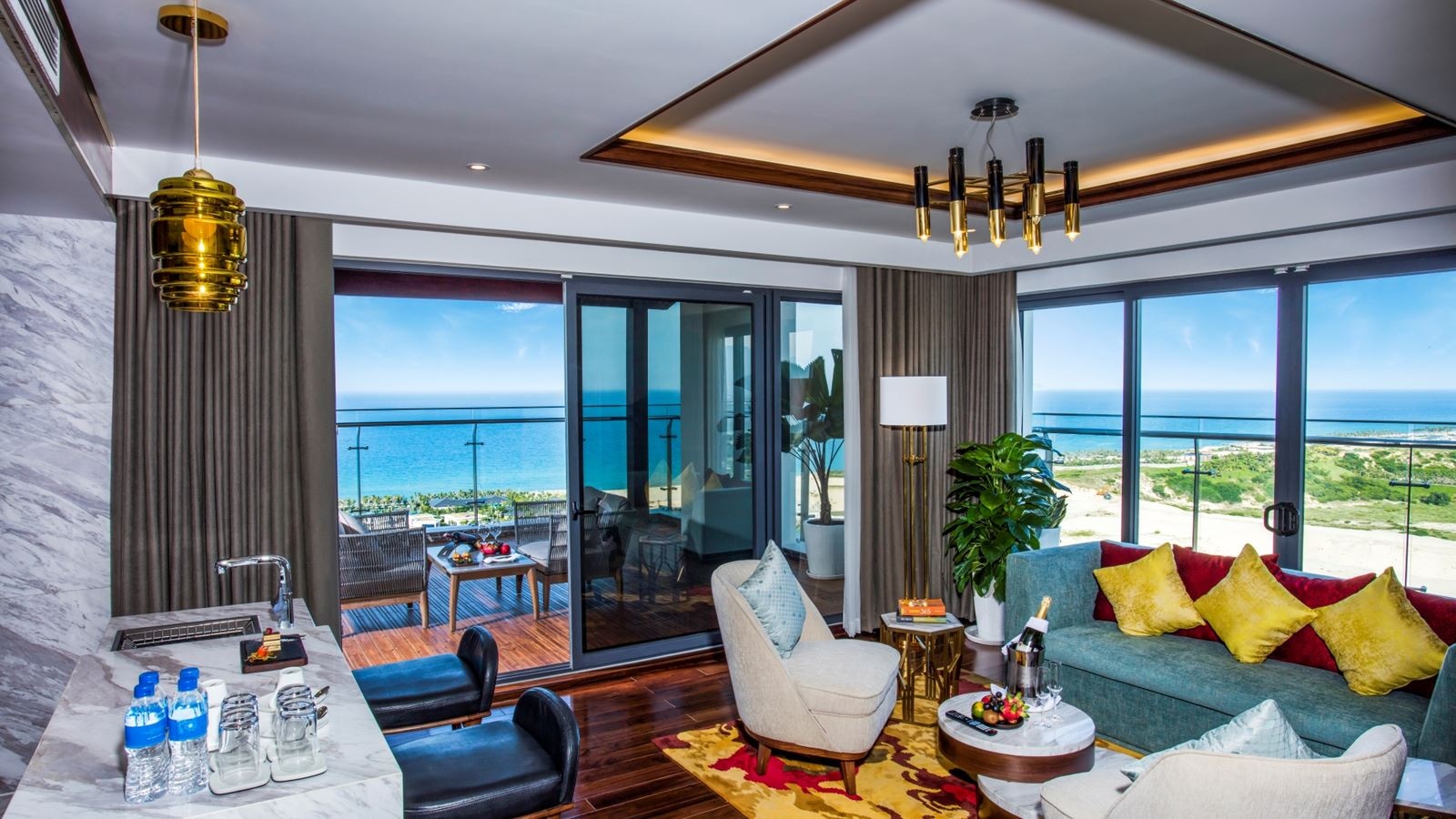 rooms-sky-suite-ocean-view-with-balcony-child-without-extra-bed