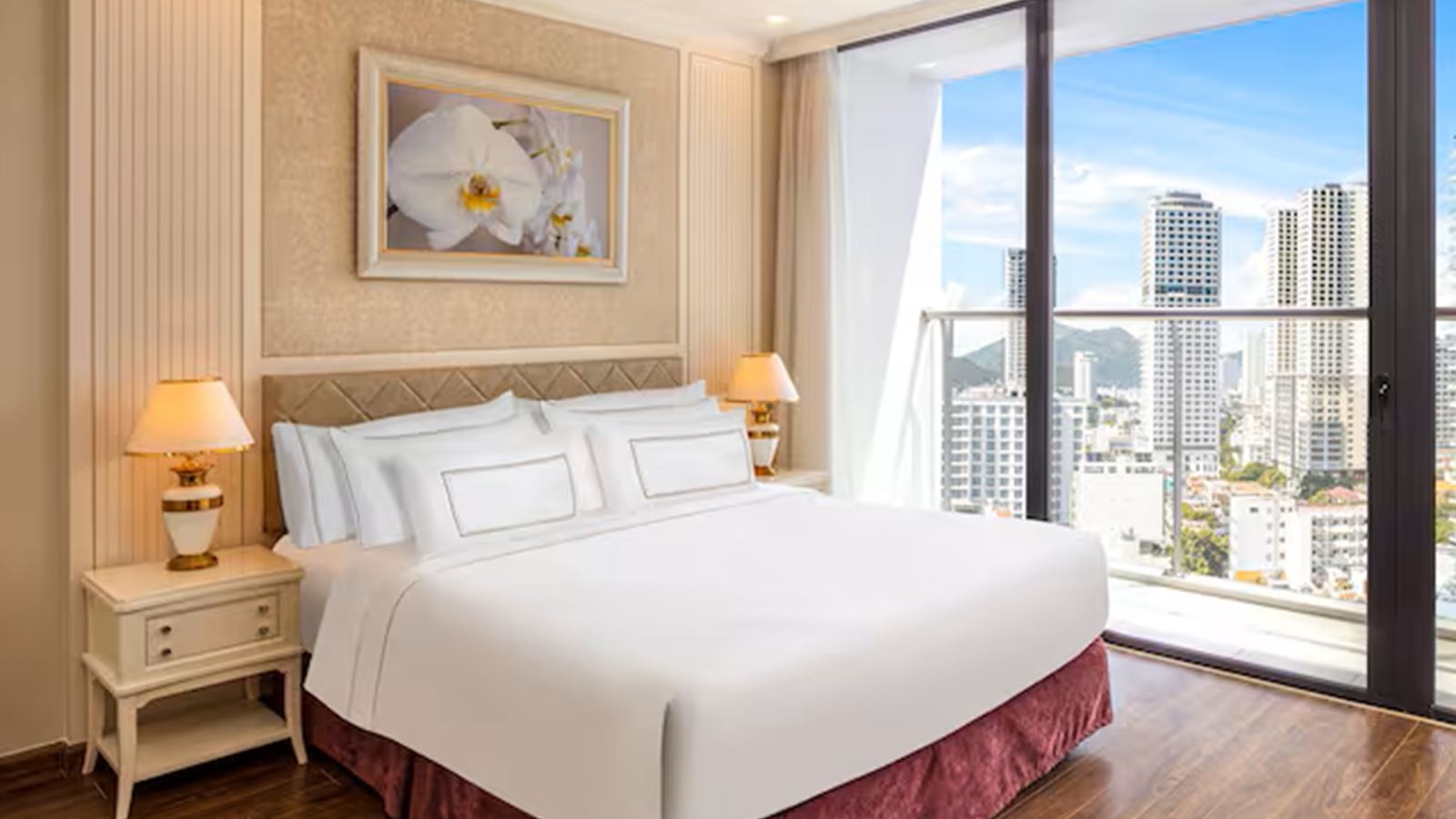 rooms-deluxe-room